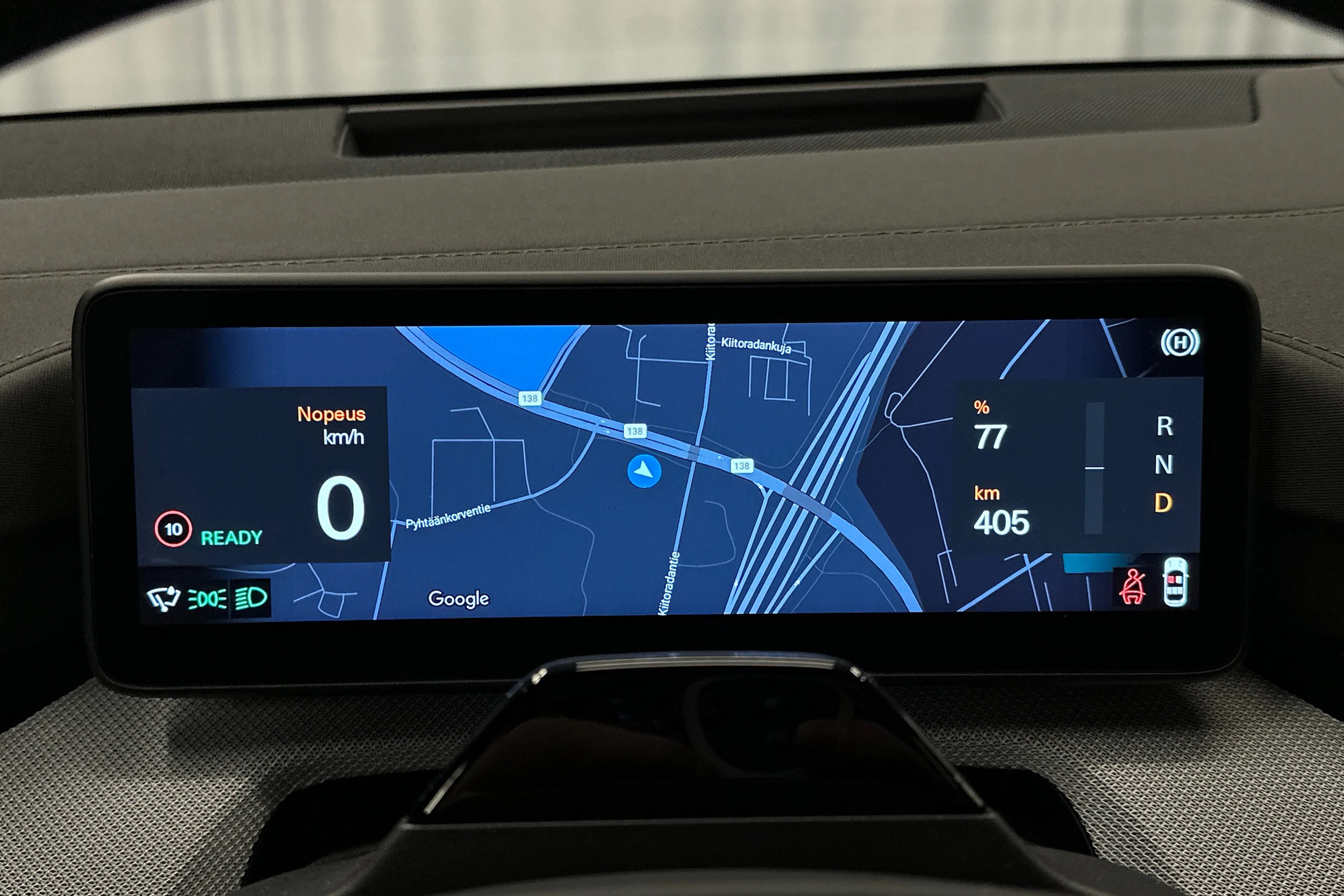 harmaa Polestar 4 2025 kuva 27.