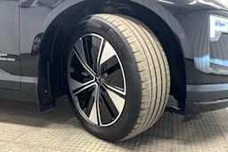 musta Polestar 4 2025 kuva 13.