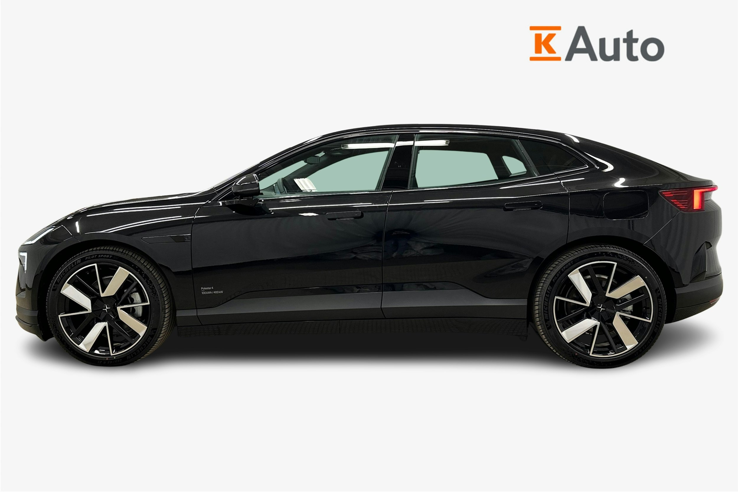 musta Polestar 4 2025 kuva 6.