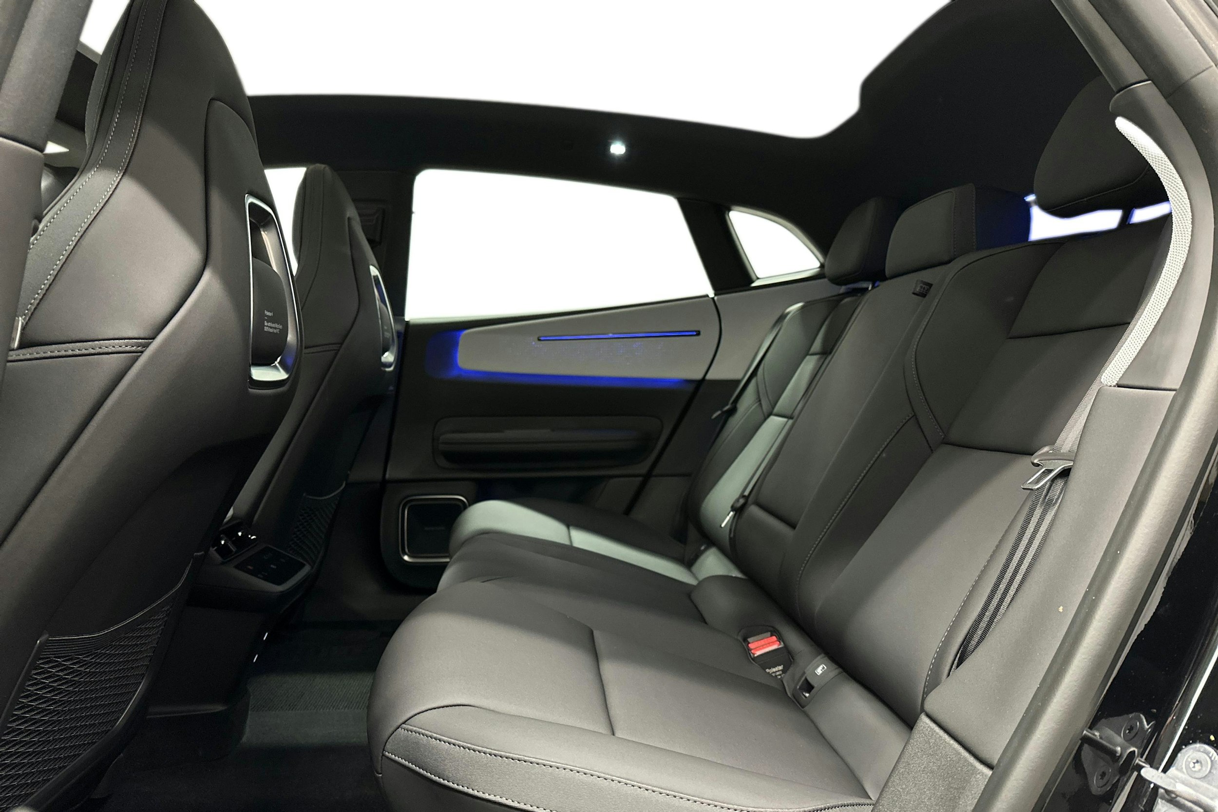 musta Polestar 4 2025 kuva 10.