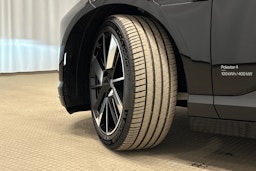 musta Polestar 4 2025 kuva 13.