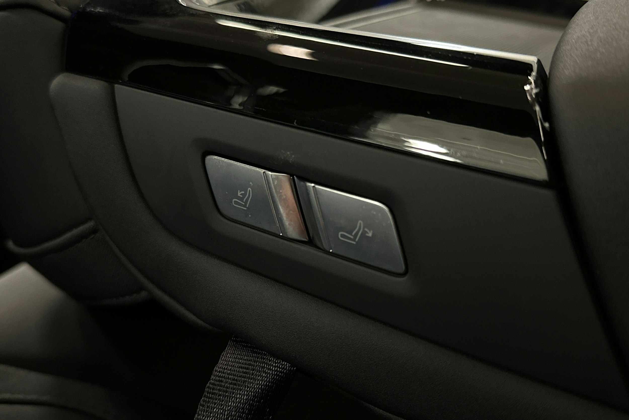 musta Polestar 4 2025 kuva 16.