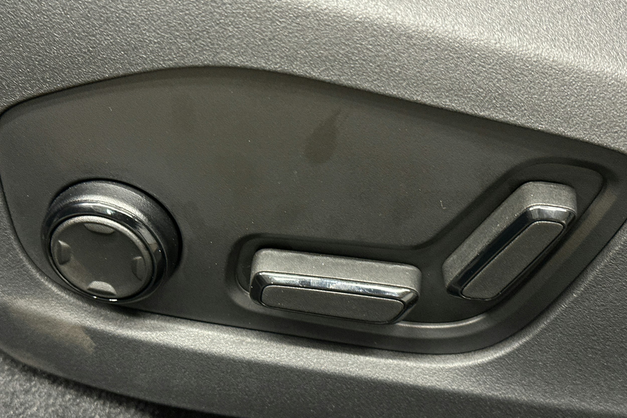 musta Polestar 4 2025 kuva 19.