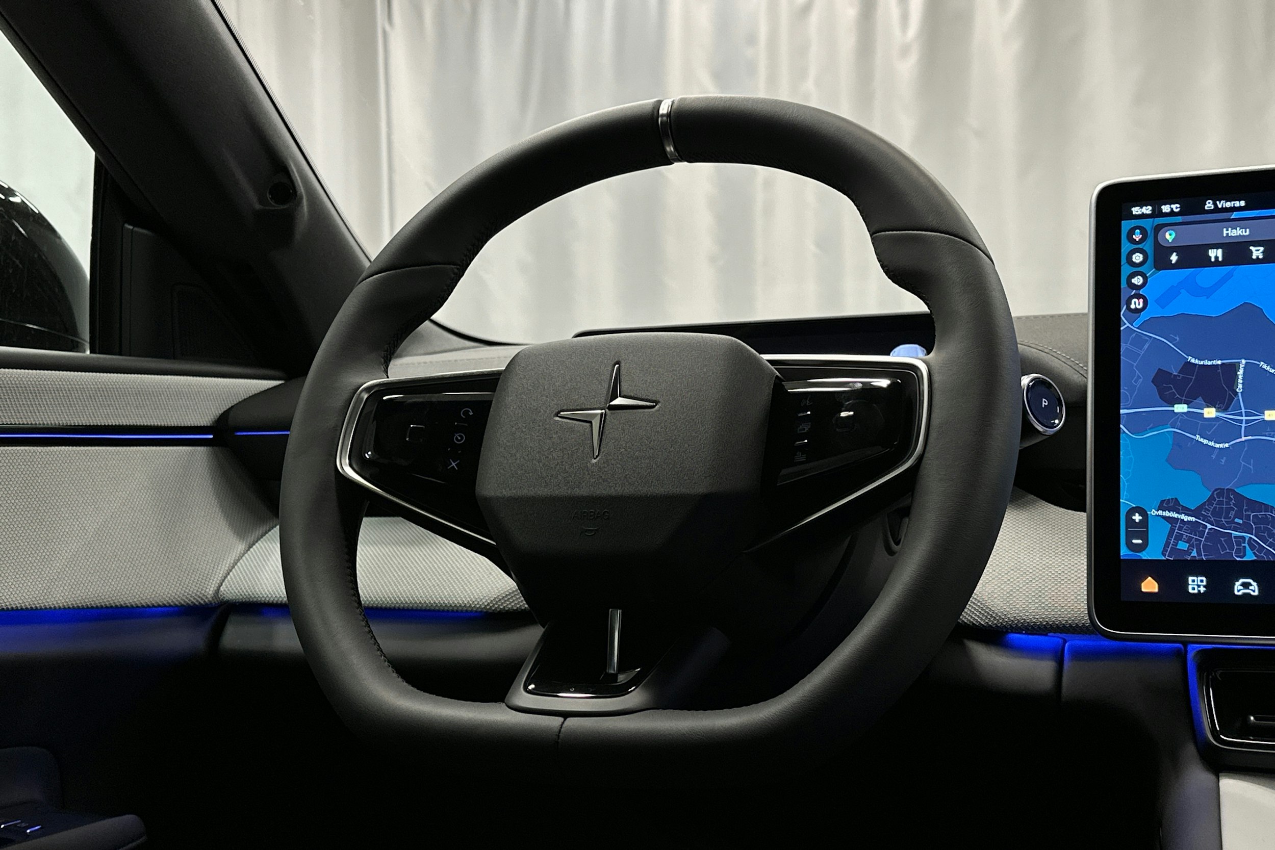 musta Polestar 4 2025 kuva 20.