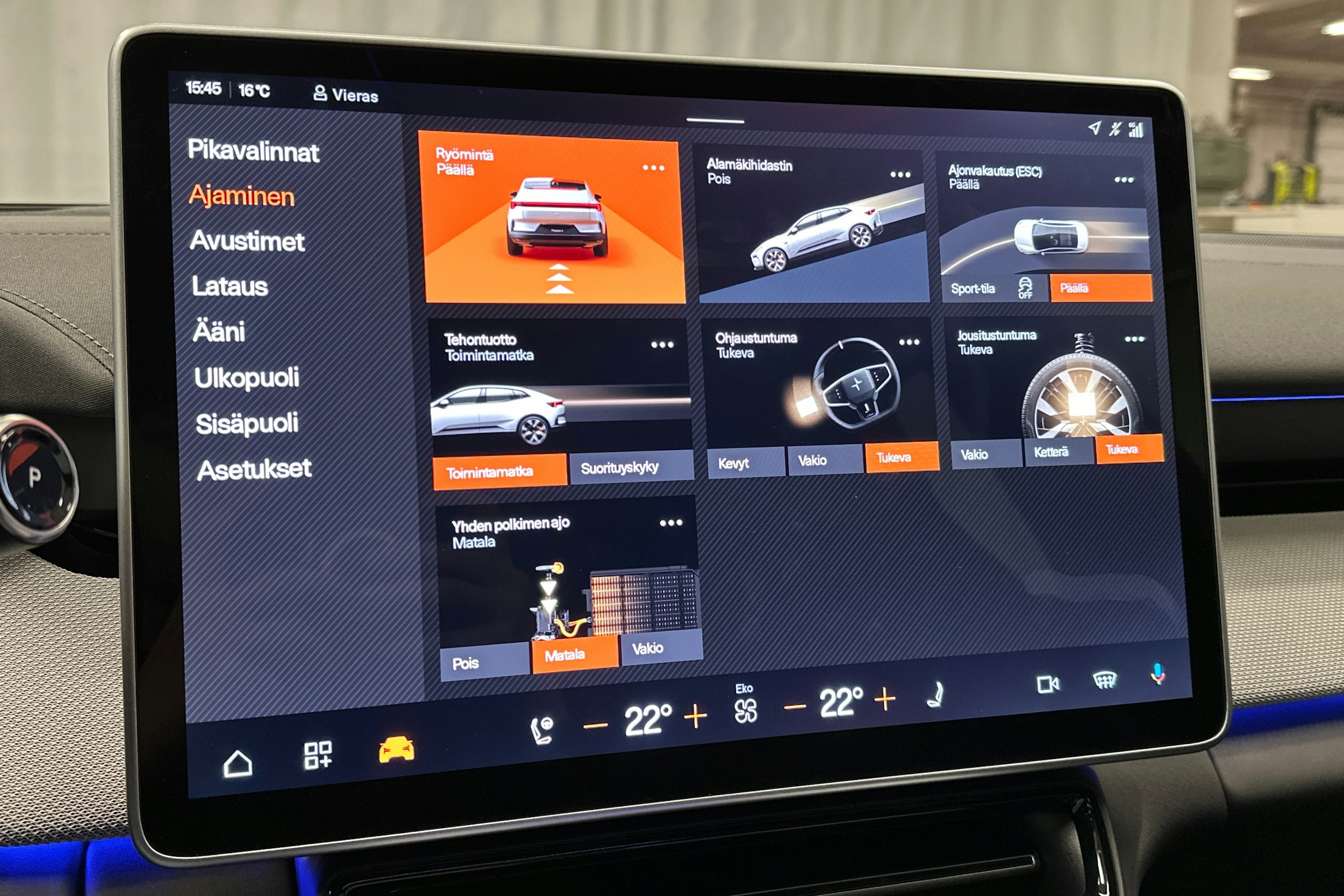 musta Polestar 4 2025 kuva 26.