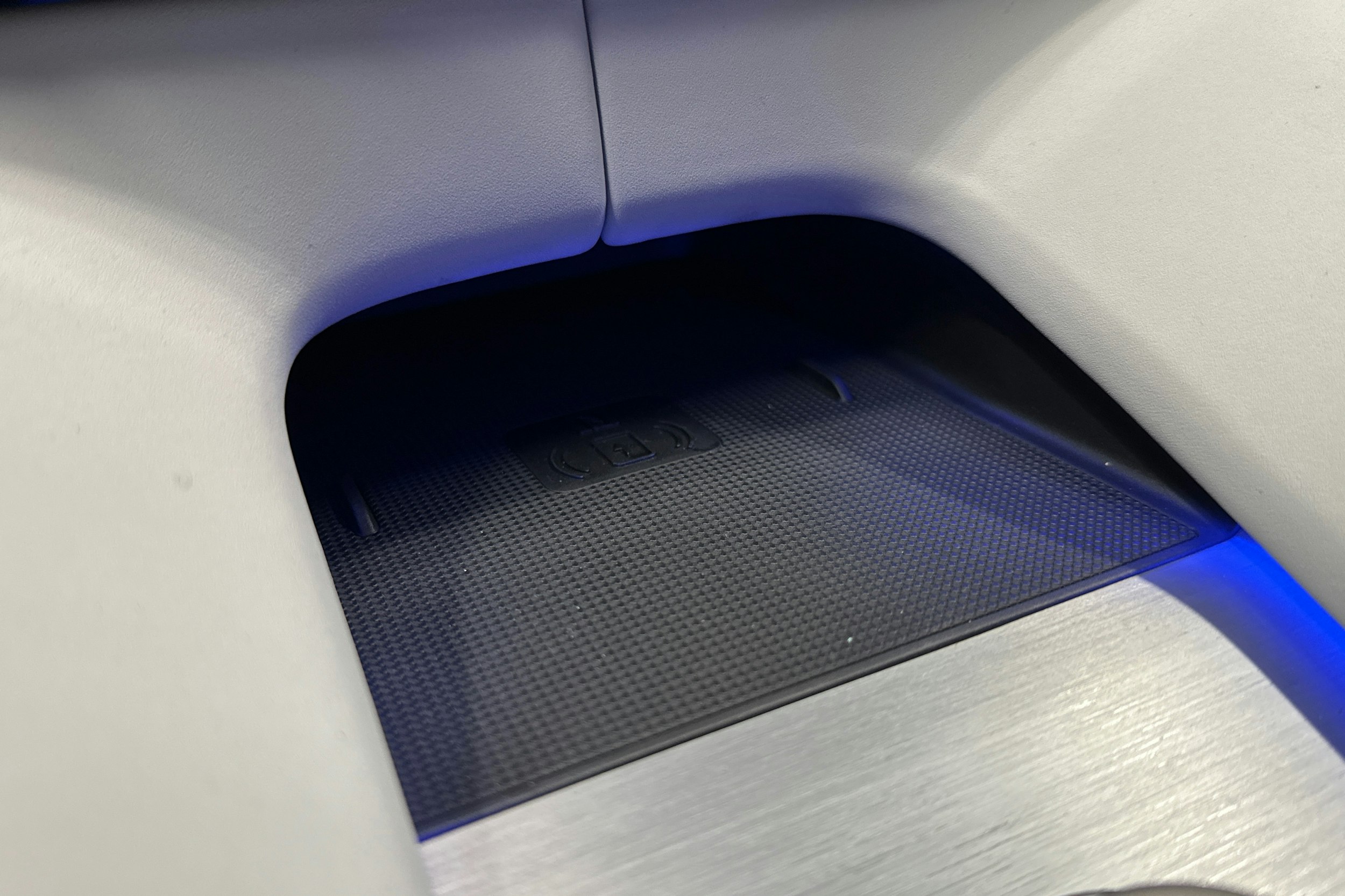 musta Polestar 4 2025 kuva 32.