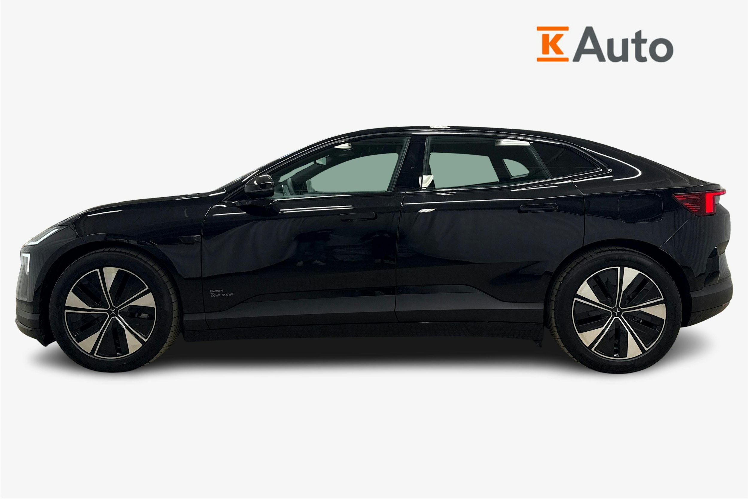 musta Polestar 4 2025 kuva 6.