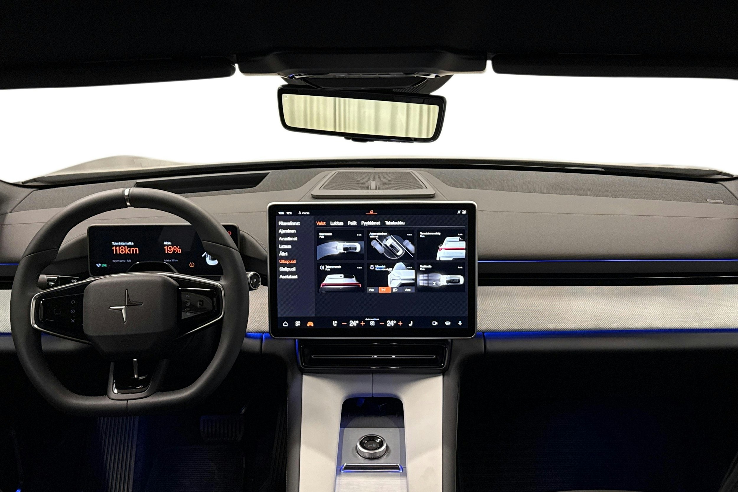 musta Polestar 4 2025 kuva 9.