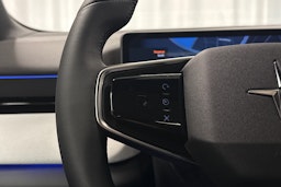 musta Polestar 4 2025 kuva 16.