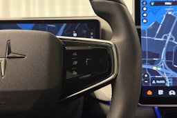 musta Polestar 4 2025 kuva 17.