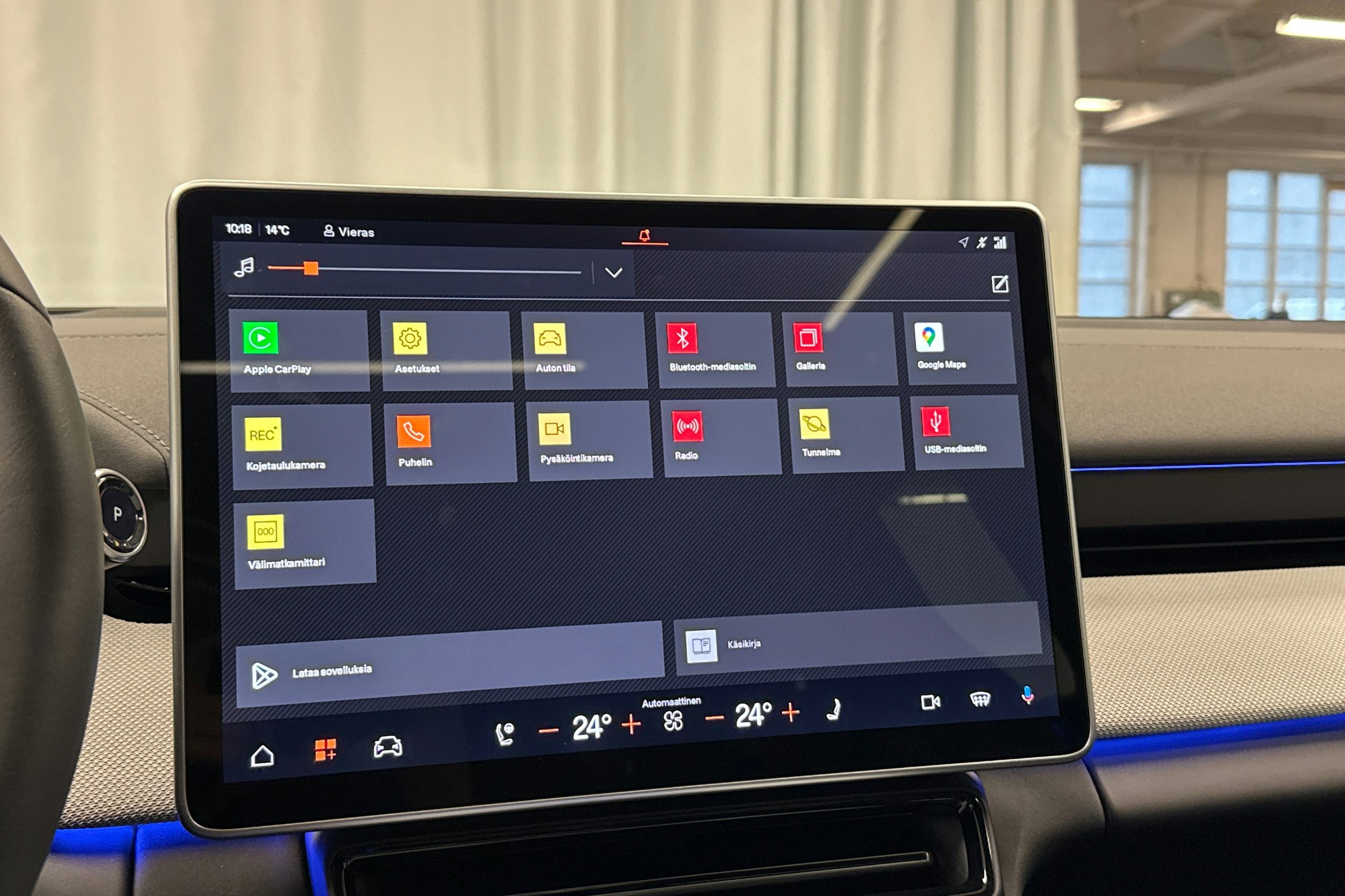 musta Polestar 4 2025 kuva 20.