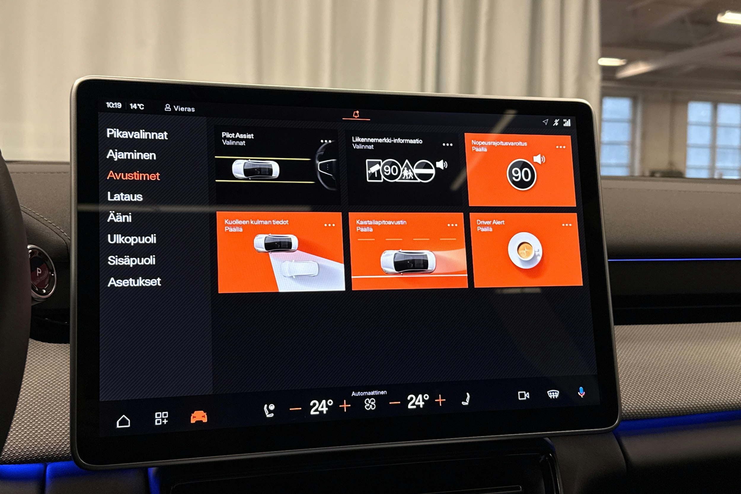 musta Polestar 4 2025 kuva 22.