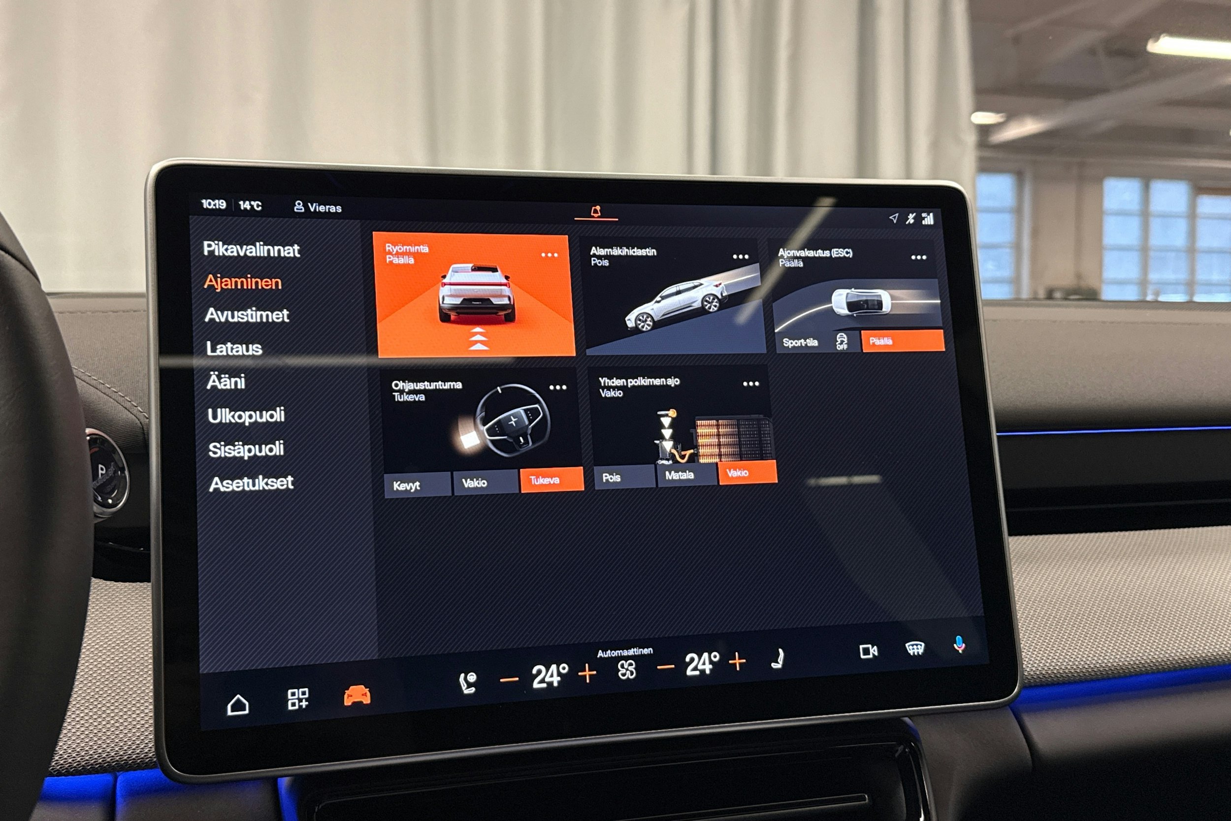 musta Polestar 4 2025 kuva 23.