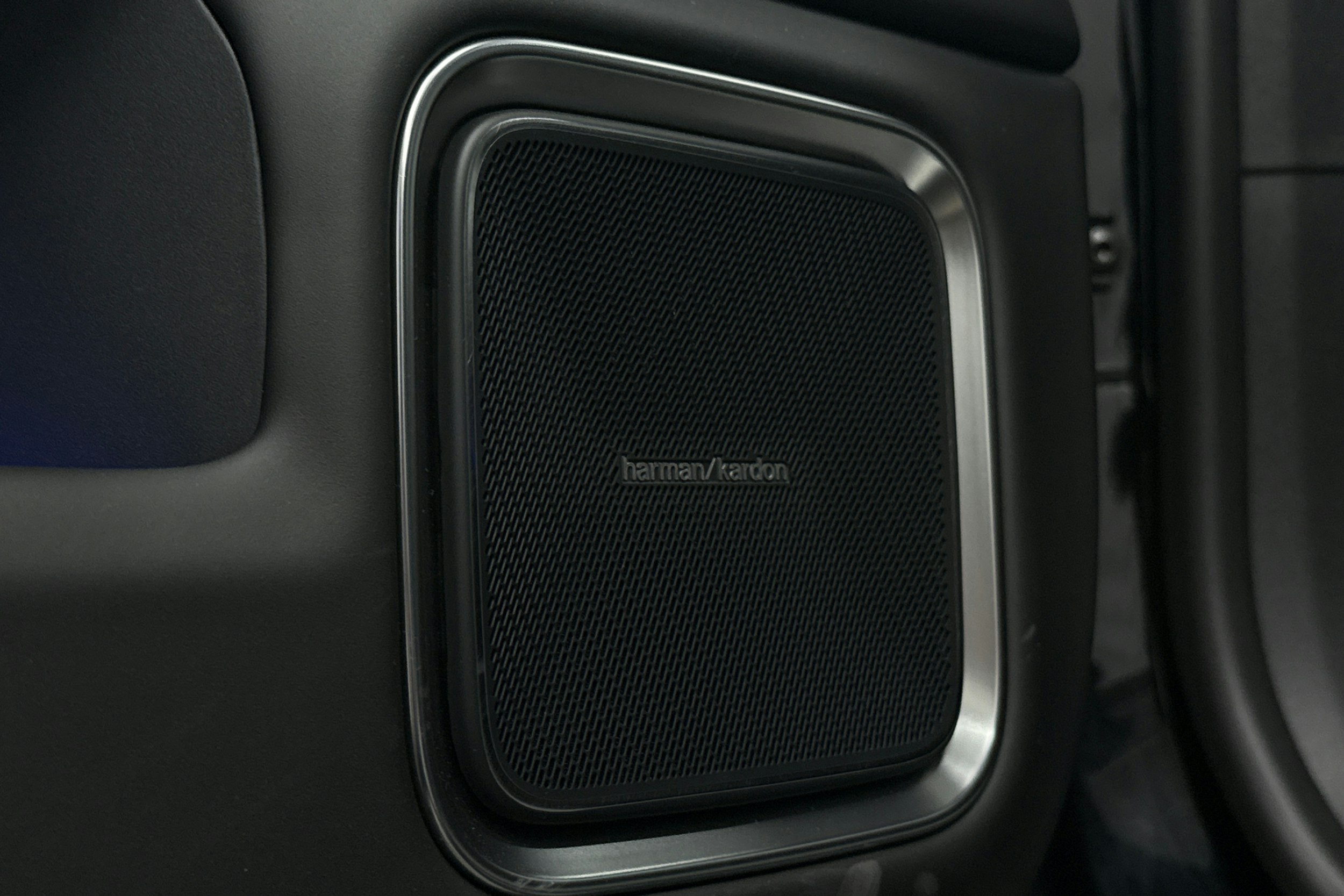 musta Polestar 4 2025 kuva 27.