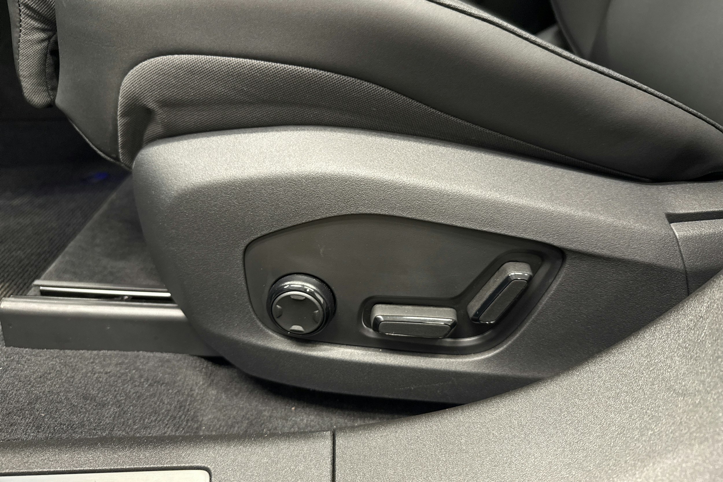 musta Polestar 4 2025 kuva 29.