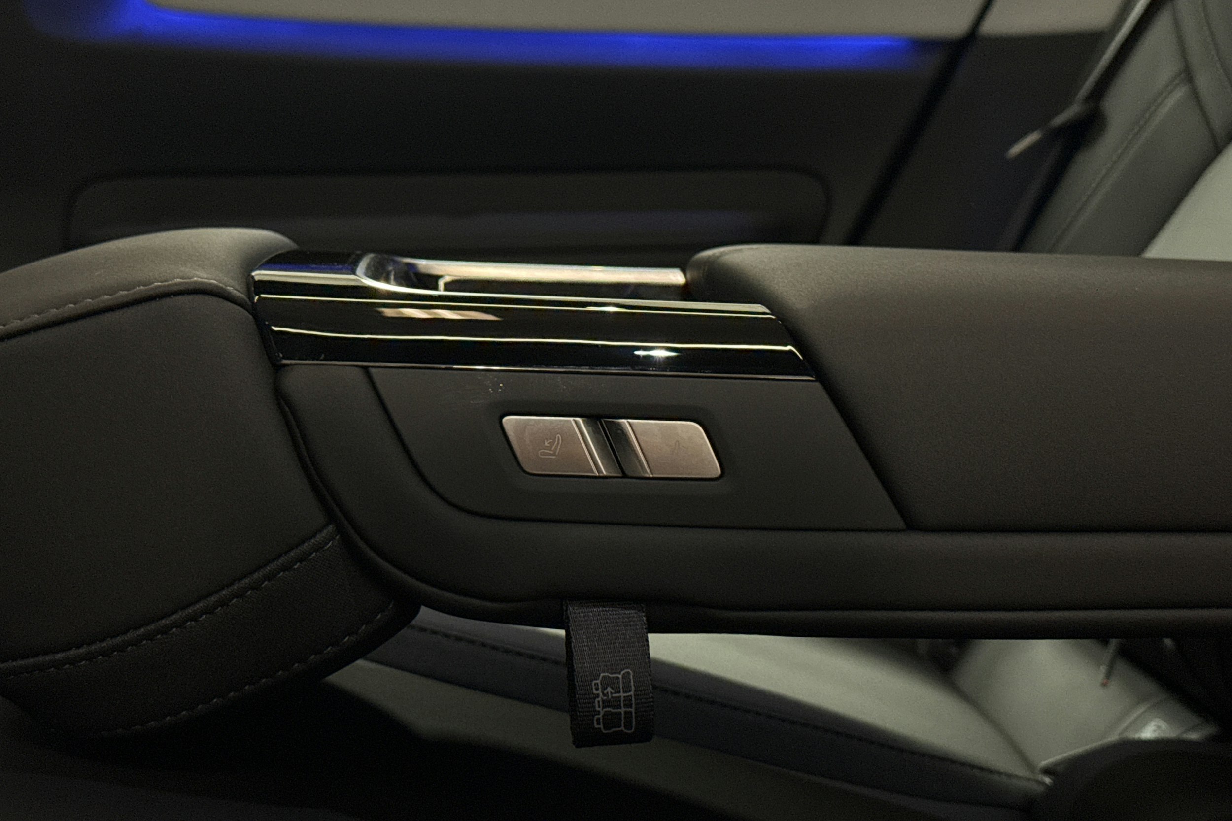 musta Polestar 4 2025 kuva 31.