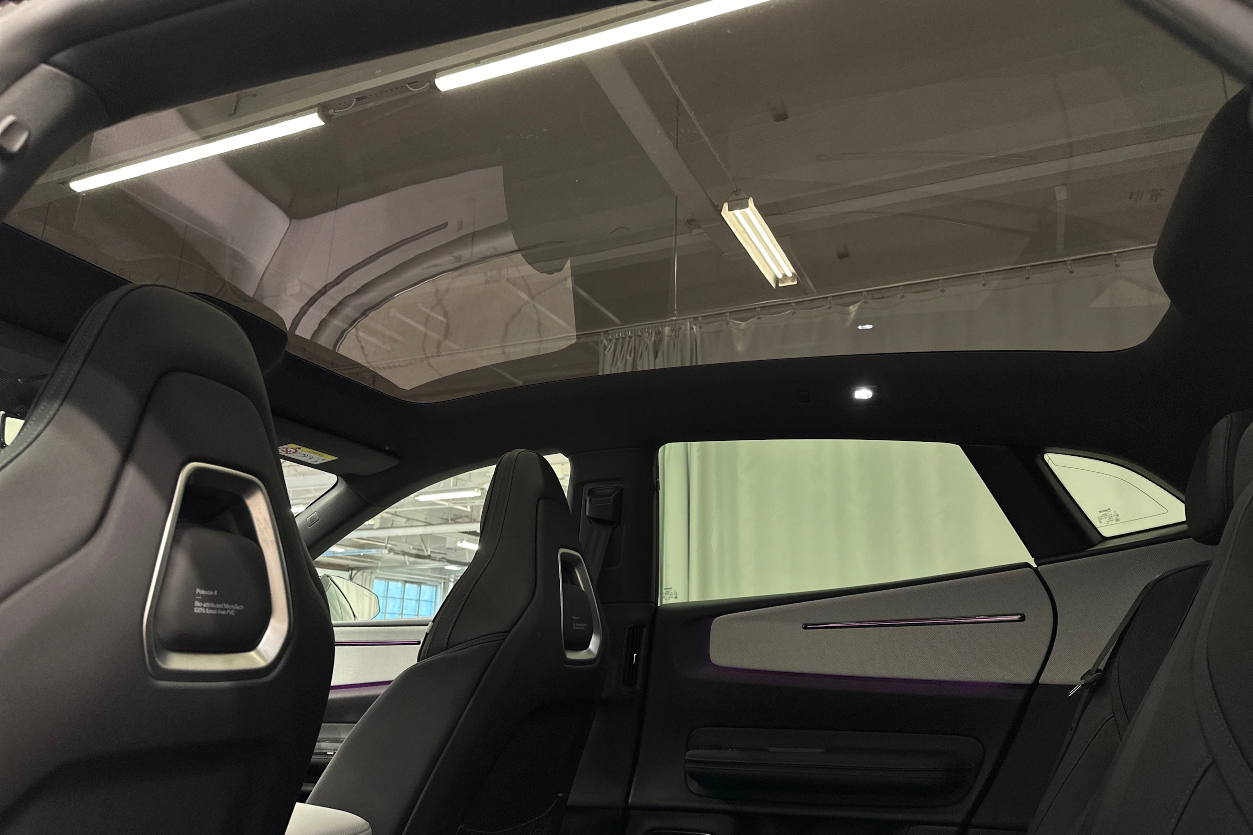 harmaa Polestar 4 2026 kuva 17.