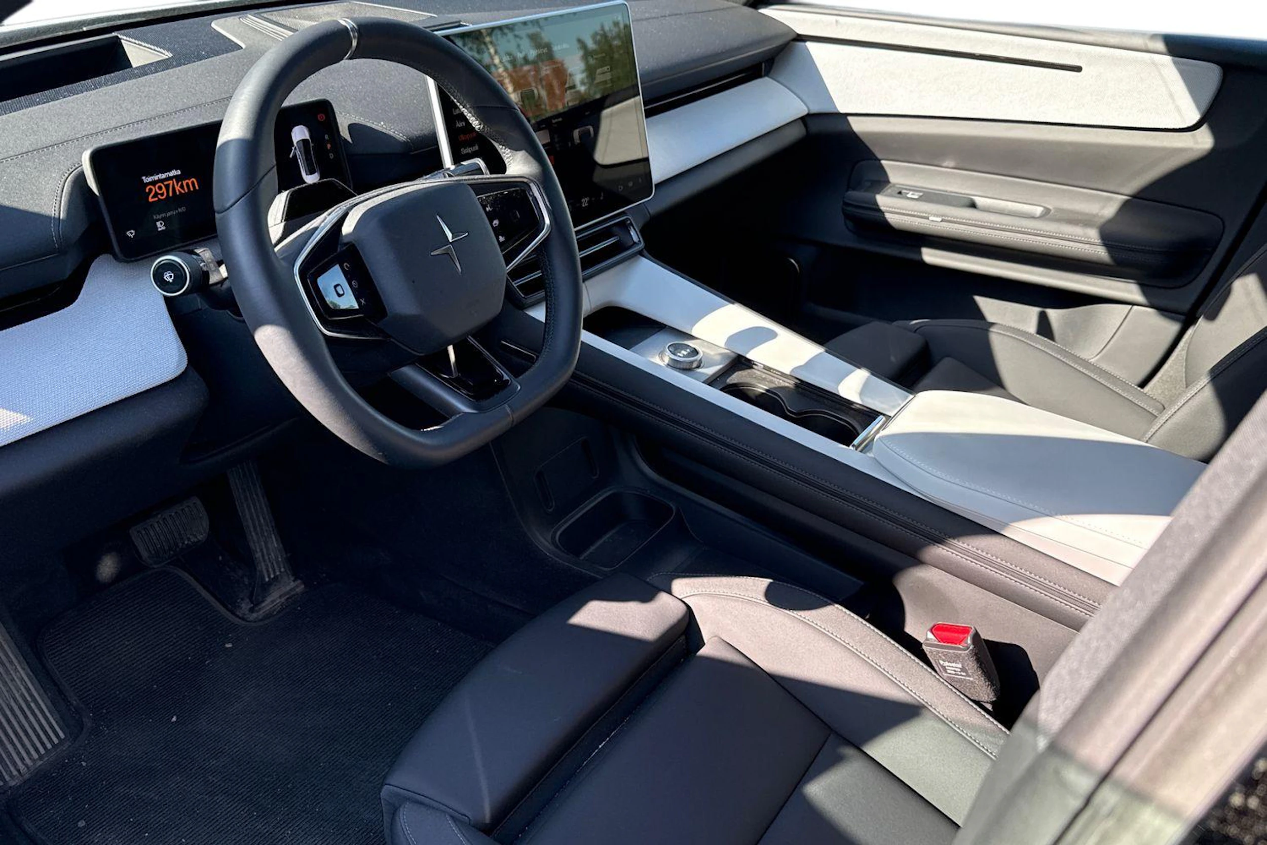 sininen Polestar 4 2025 kuva 3.