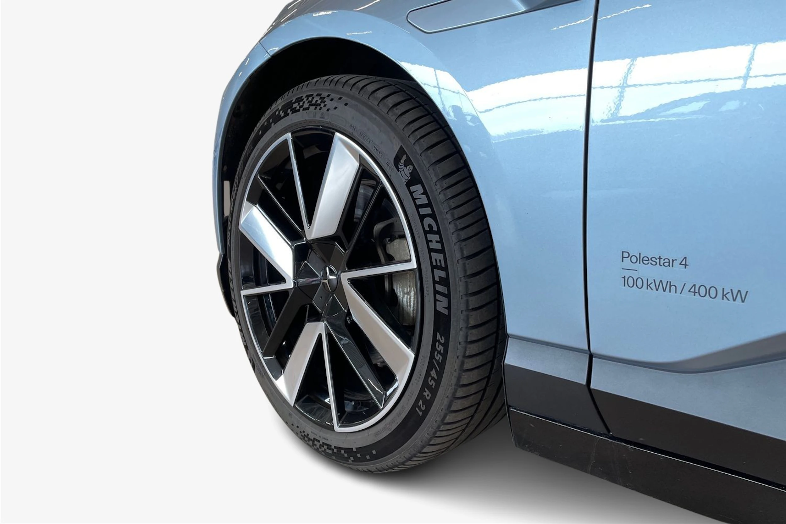 sininen Polestar 4 2025 kuva 12.