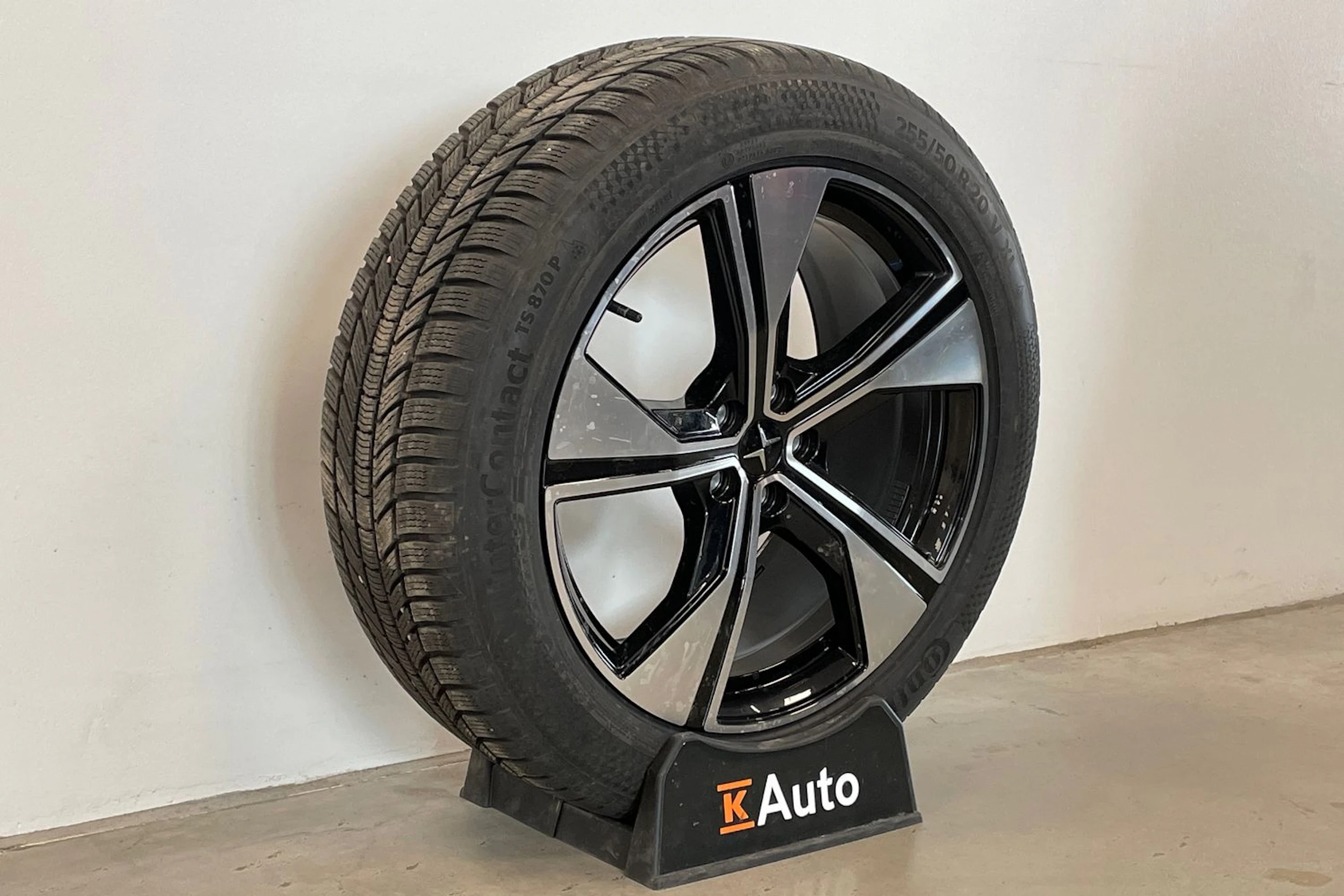 sininen Polestar 4 2025 kuva 13.