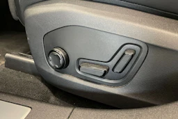 sininen Polestar 4 2025 kuva 16.