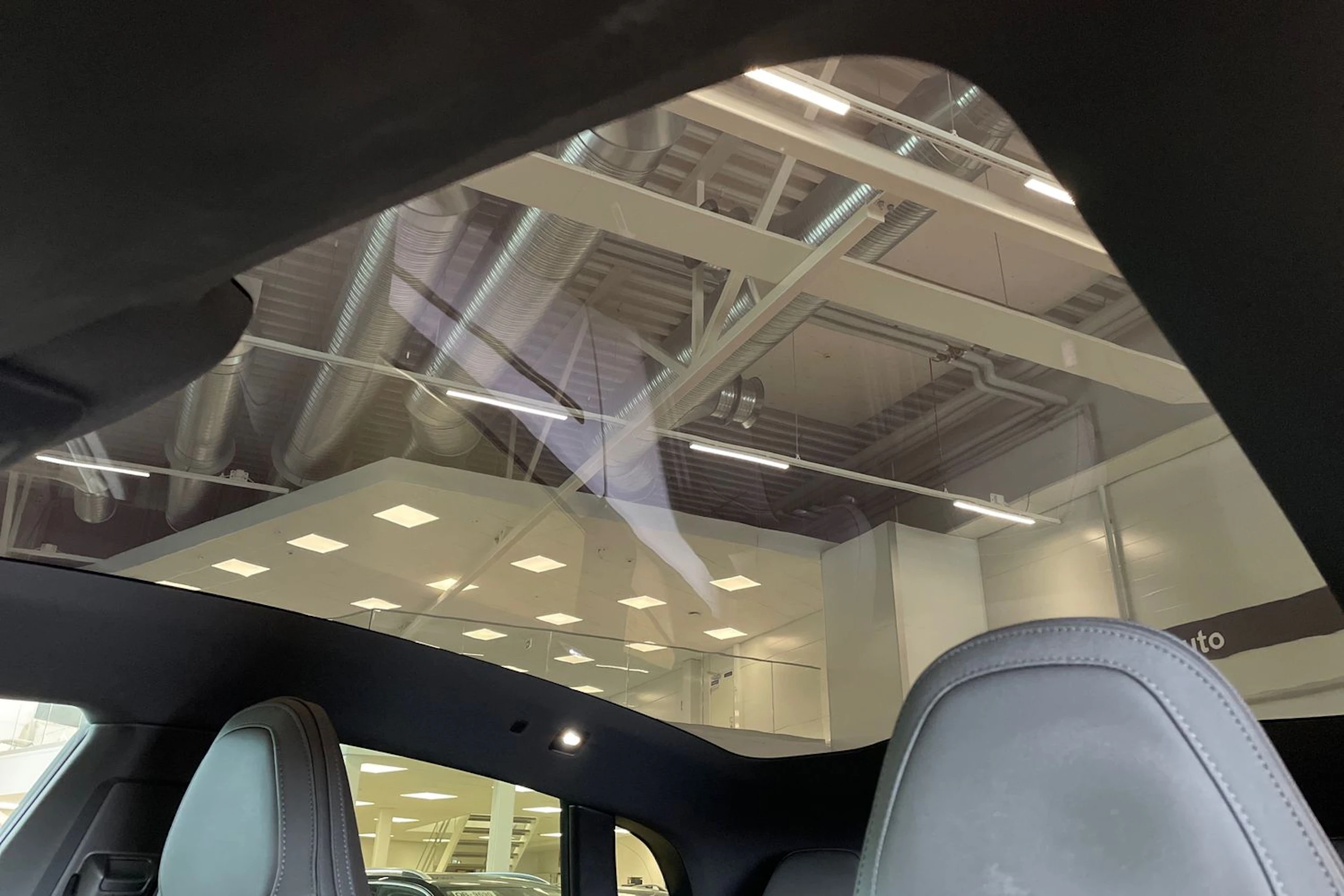 sininen Polestar 4 2025 kuva 17.