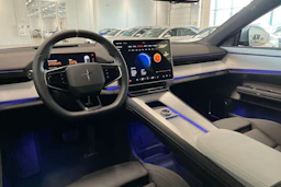 sininen Polestar 4 2025 kuva 42.