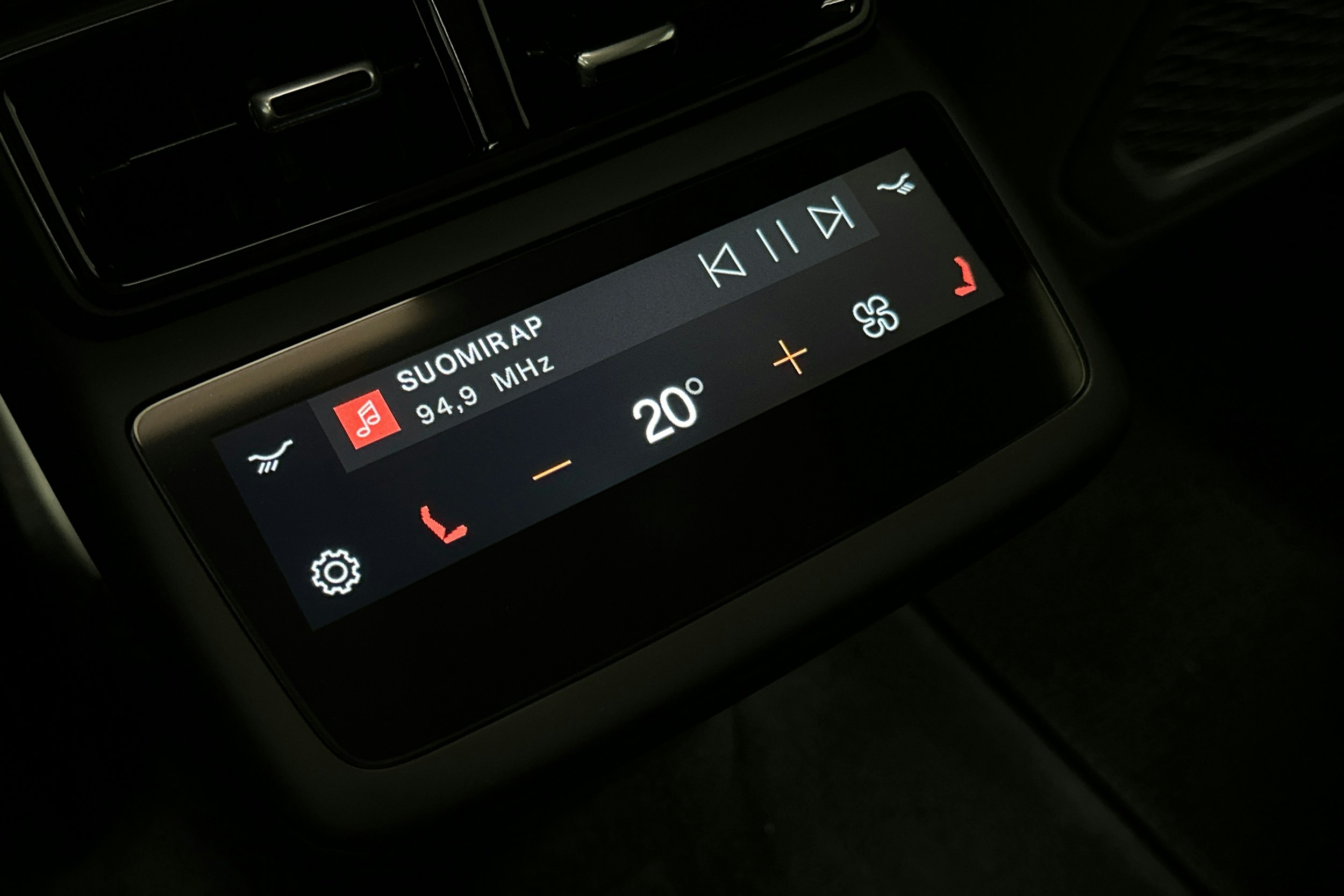 harmaa Polestar 4 2025 kuva 16.