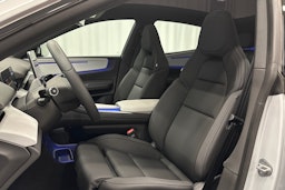 harmaa Polestar 4 2025 kuva 17.