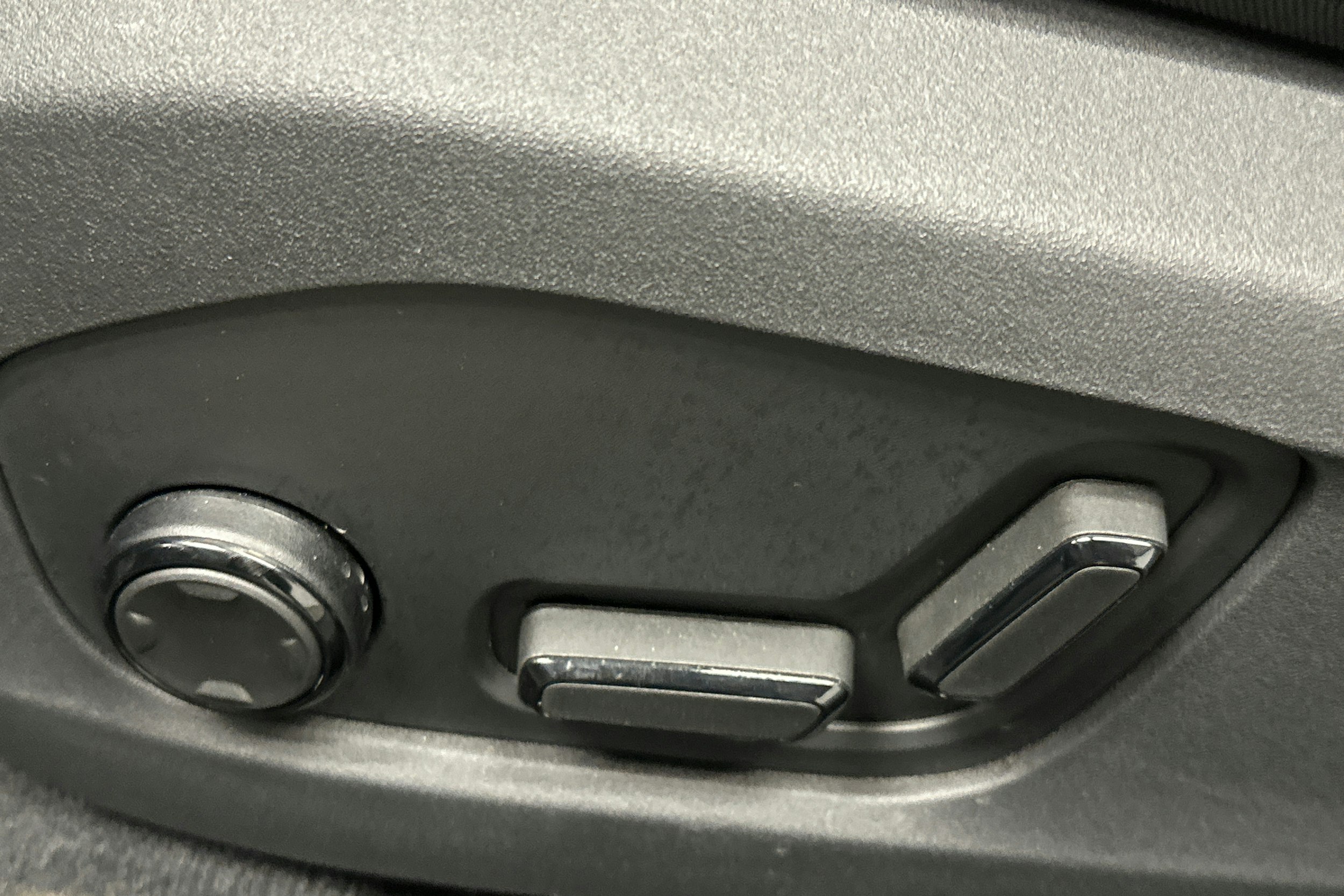 harmaa Polestar 4 2025 kuva 18.