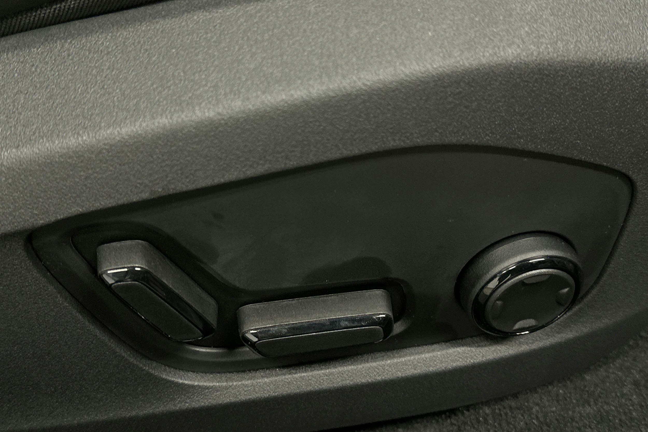 harmaa Polestar 4 2025 kuva 19.