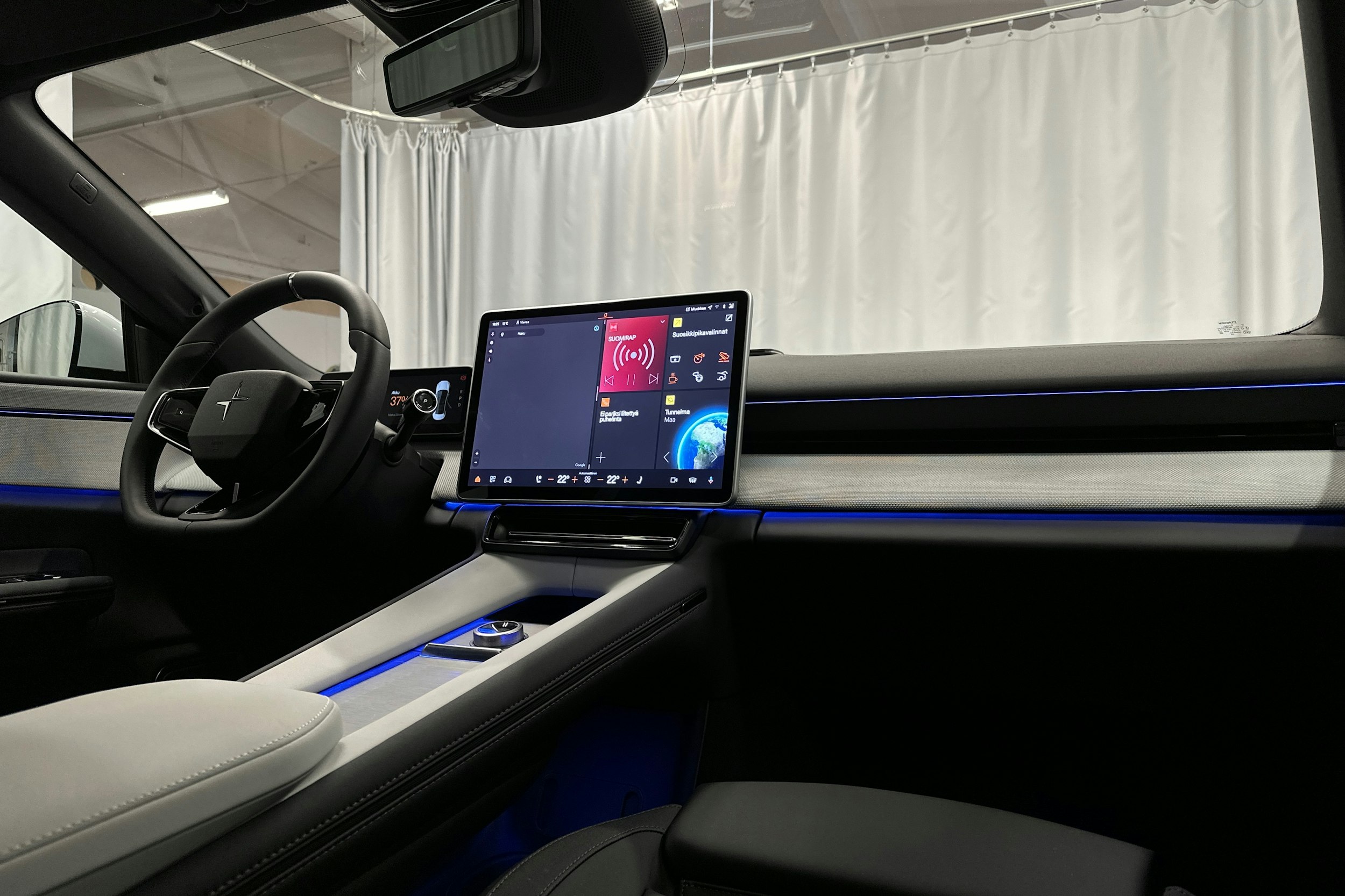 harmaa Polestar 4 2025 kuva 20.