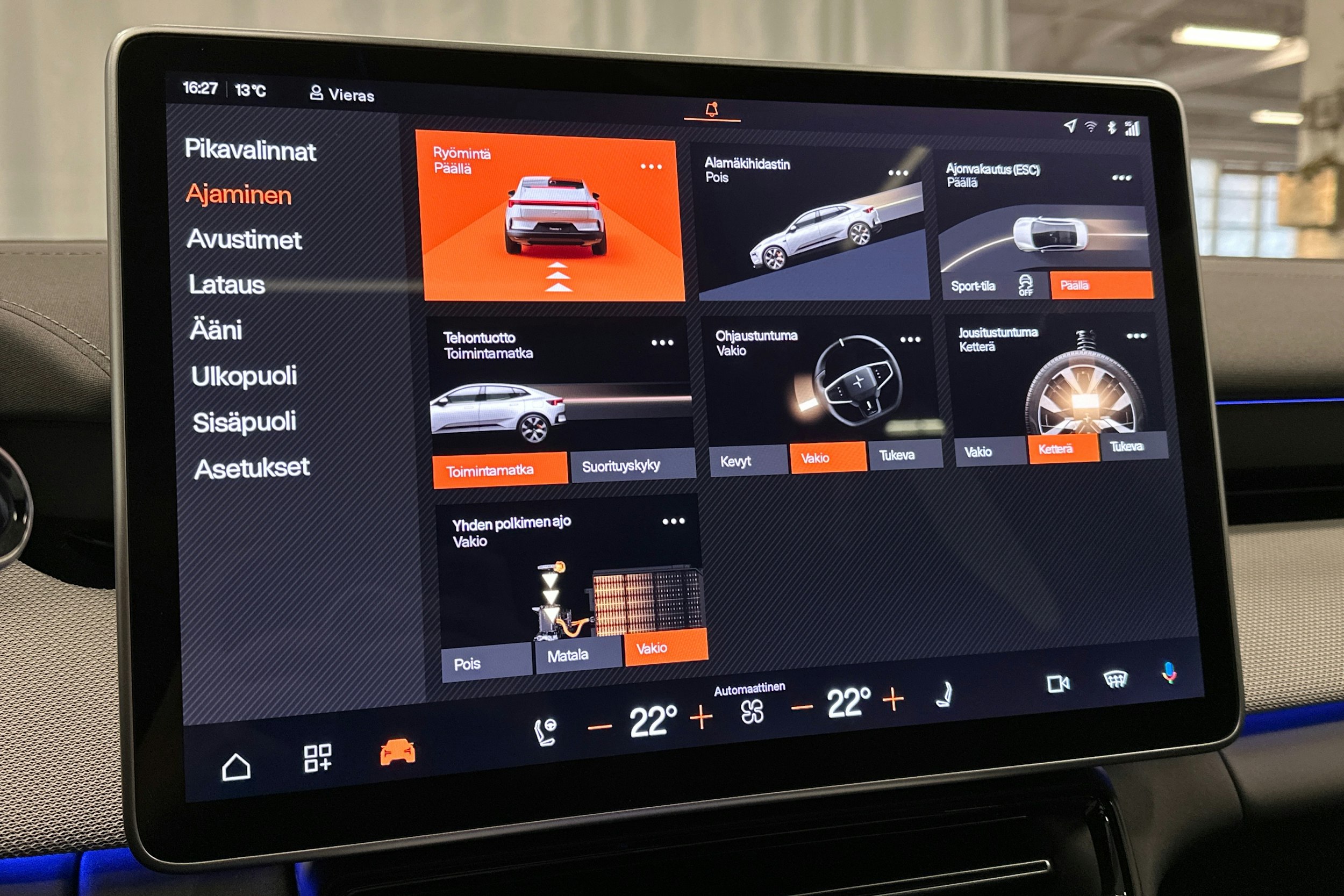 harmaa Polestar 4 2025 kuva 28.