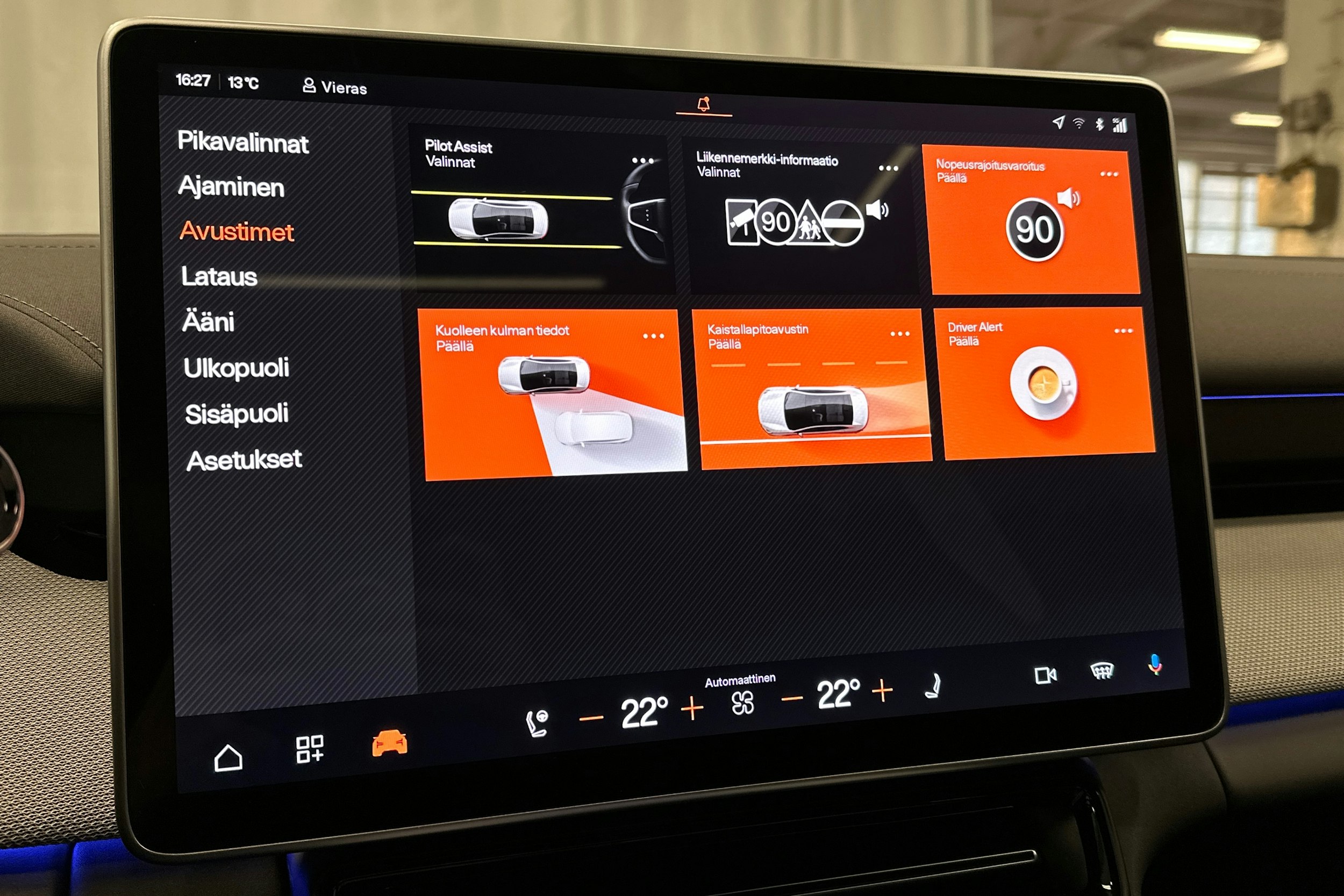 harmaa Polestar 4 2025 kuva 29.