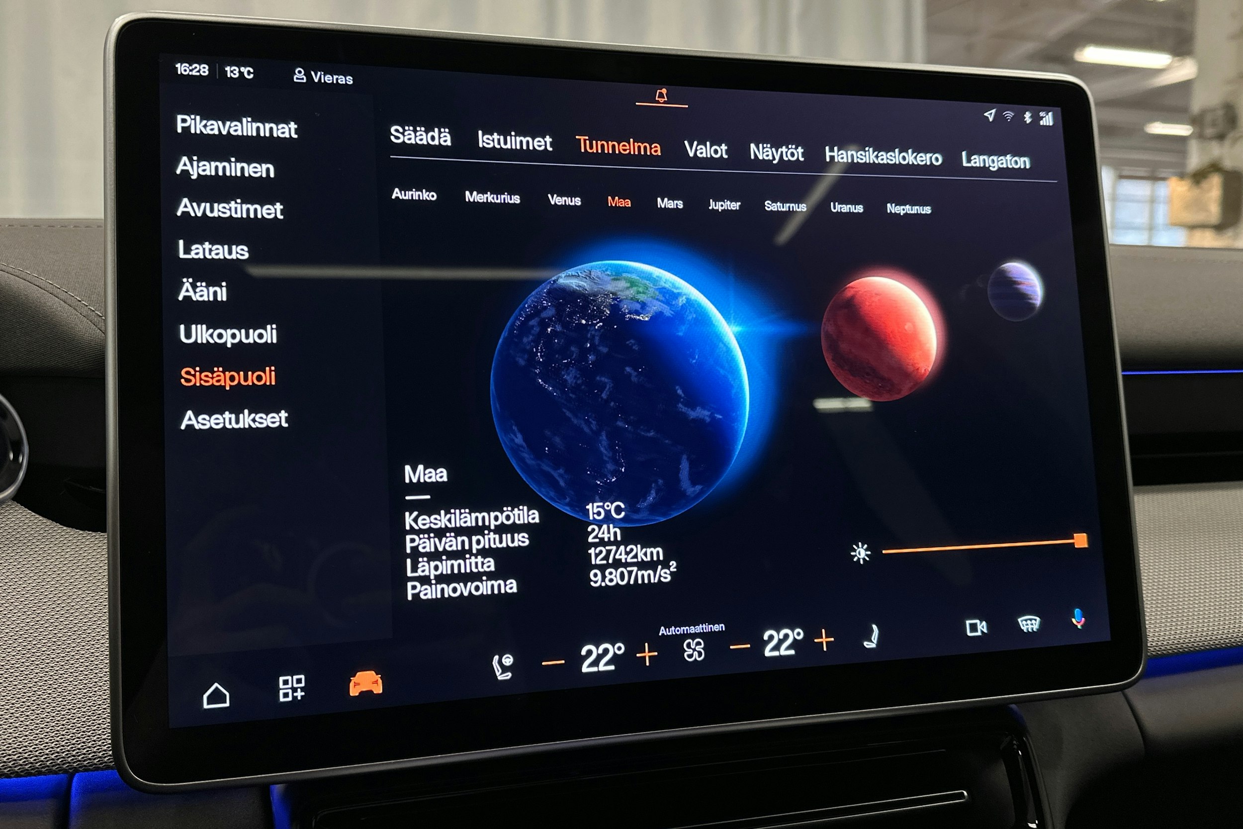 harmaa Polestar 4 2025 kuva 30.
