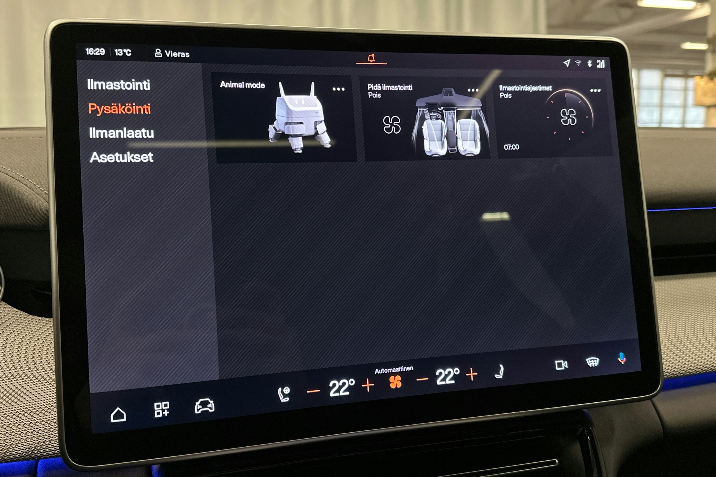 harmaa Polestar 4 2025 kuva 32.