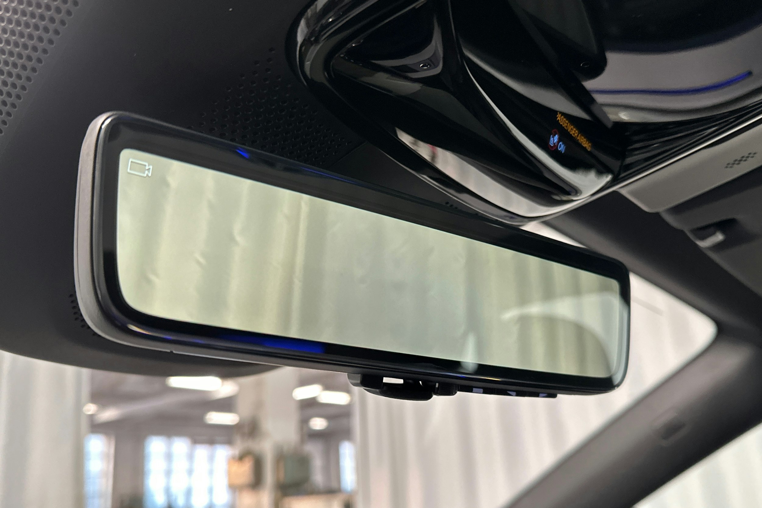 harmaa Polestar 4 2025 kuva 34.