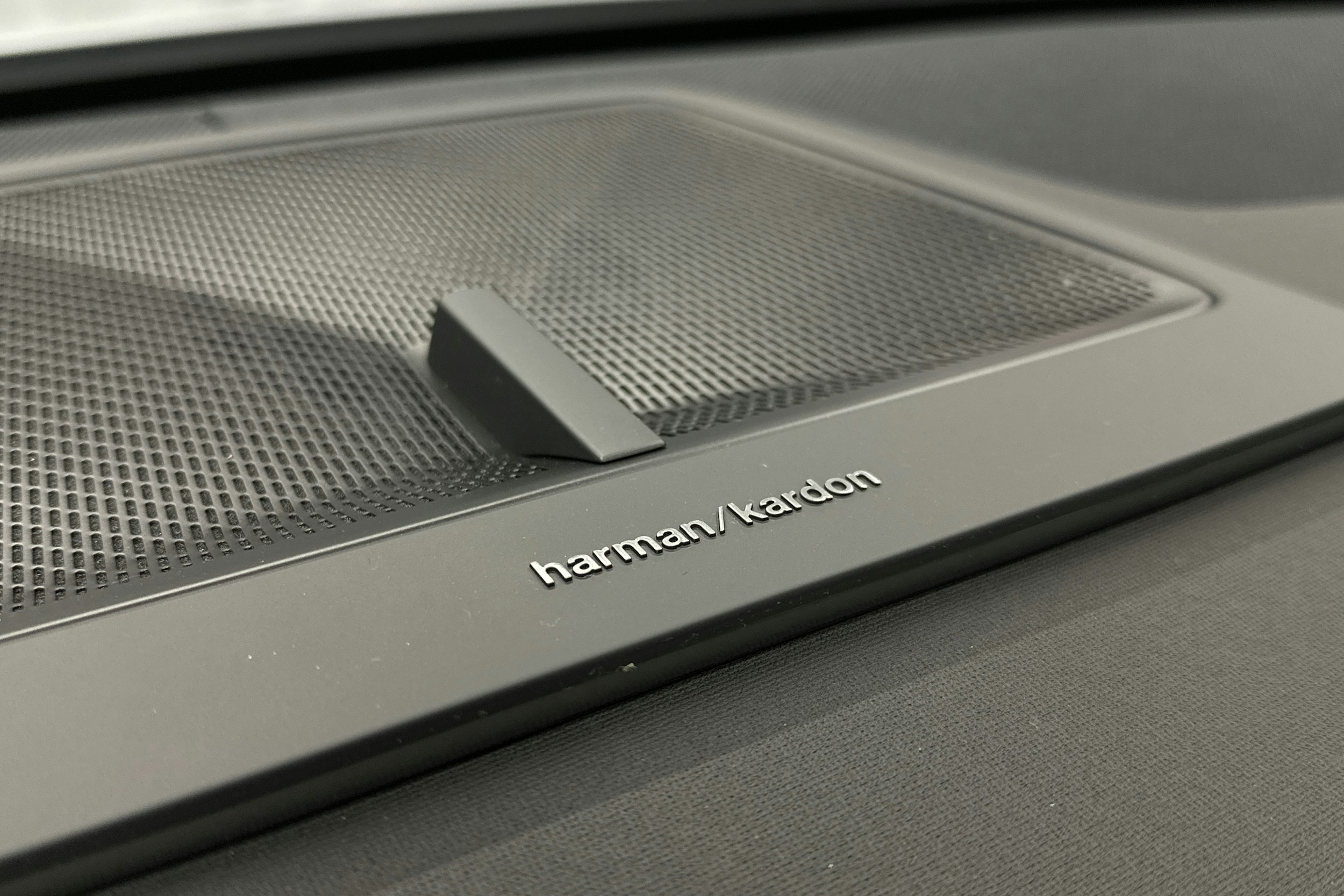 harmaa Polestar 4 2025 kuva 36.