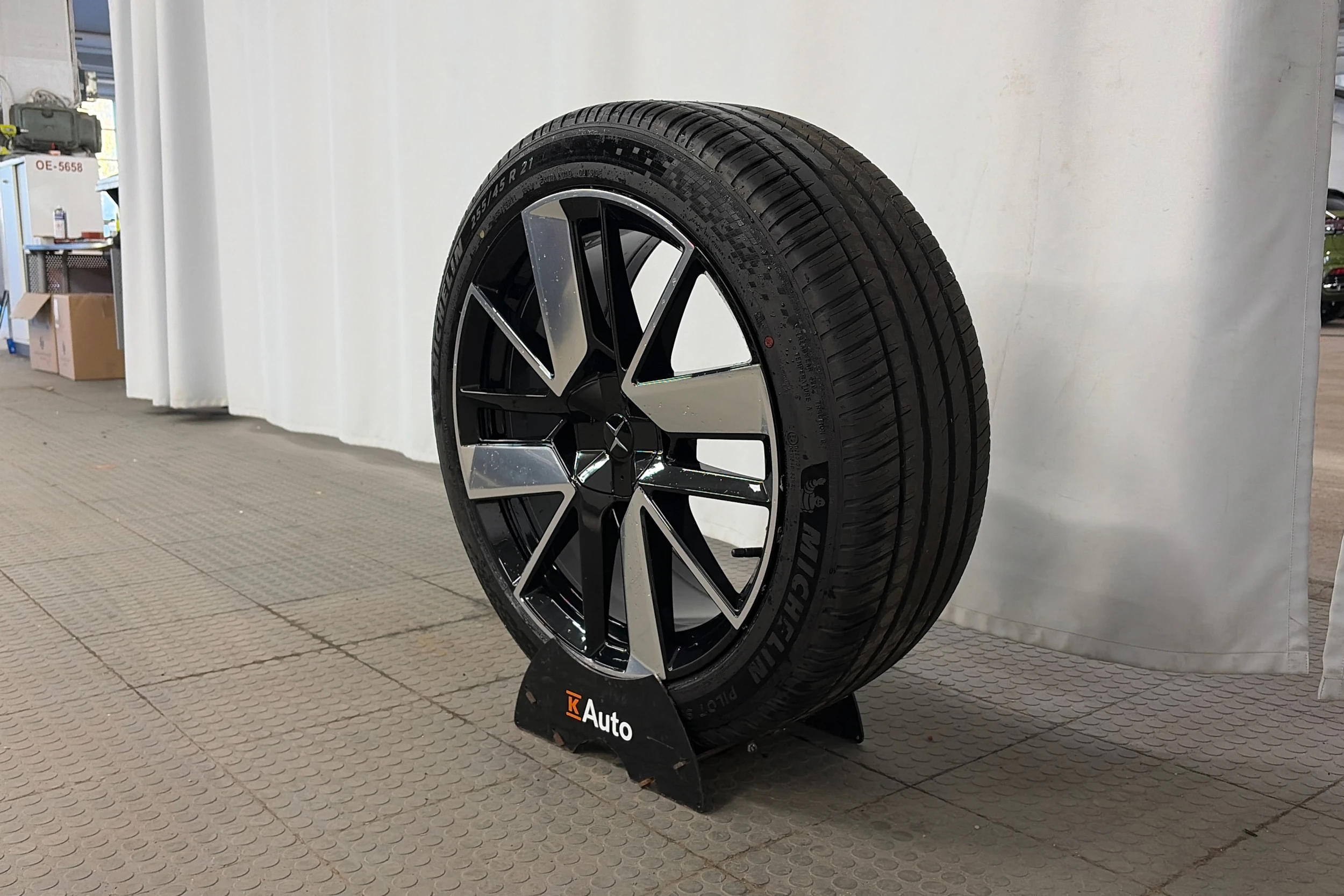 musta Polestar 4 2026 kuva 10.