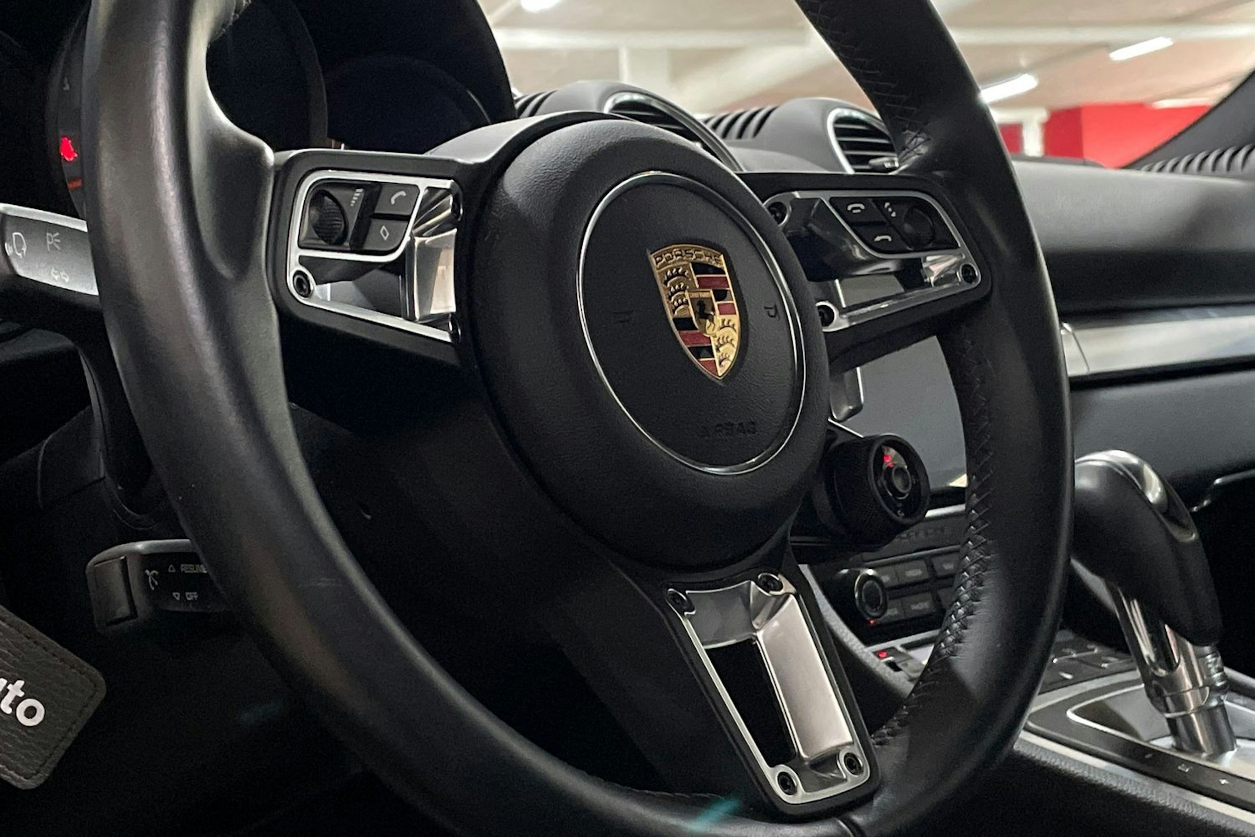Musta Porsche 718 2017 kuva 16.