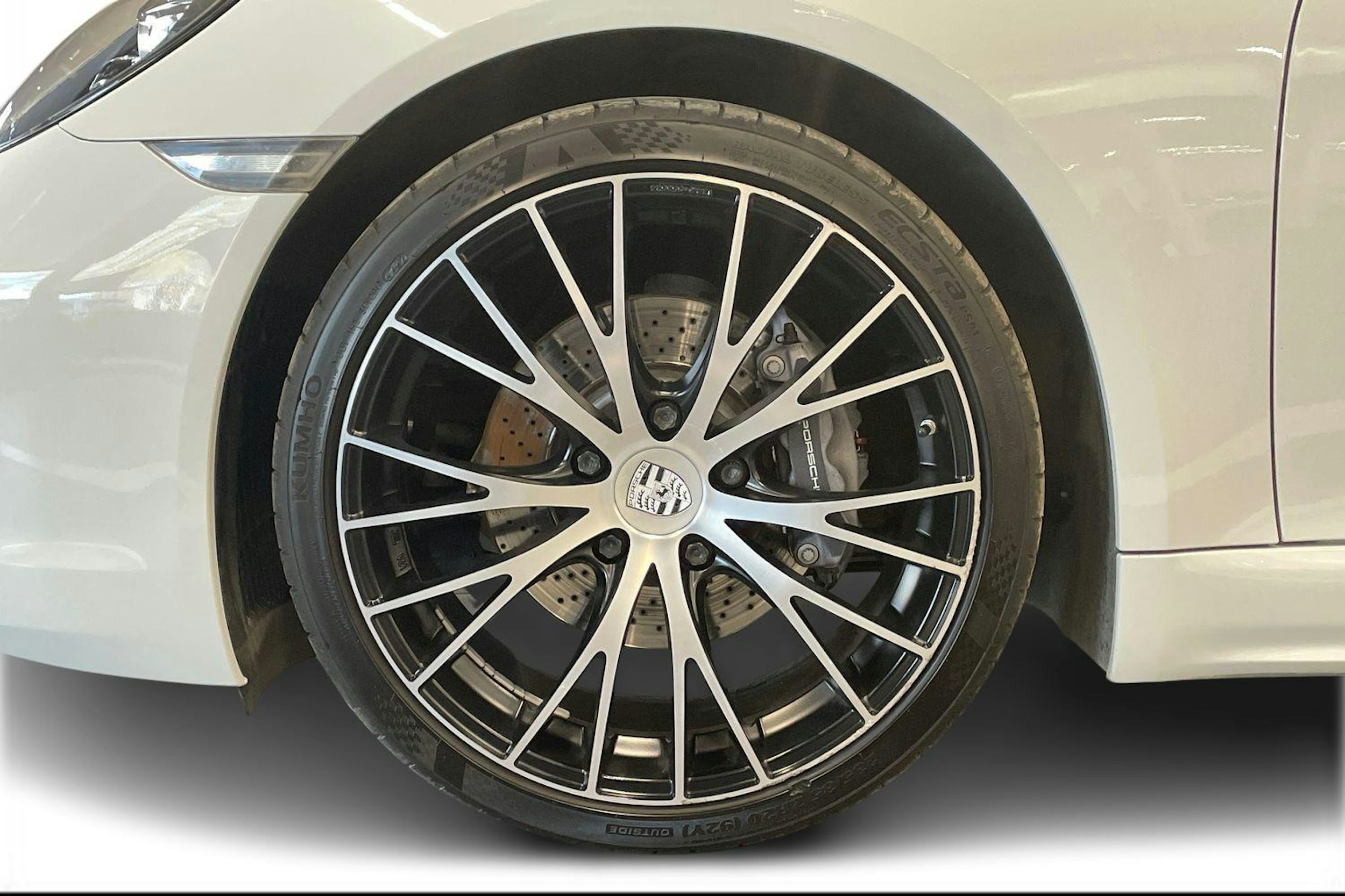 Valkoinen Porsche 718 2018 kuva 7.