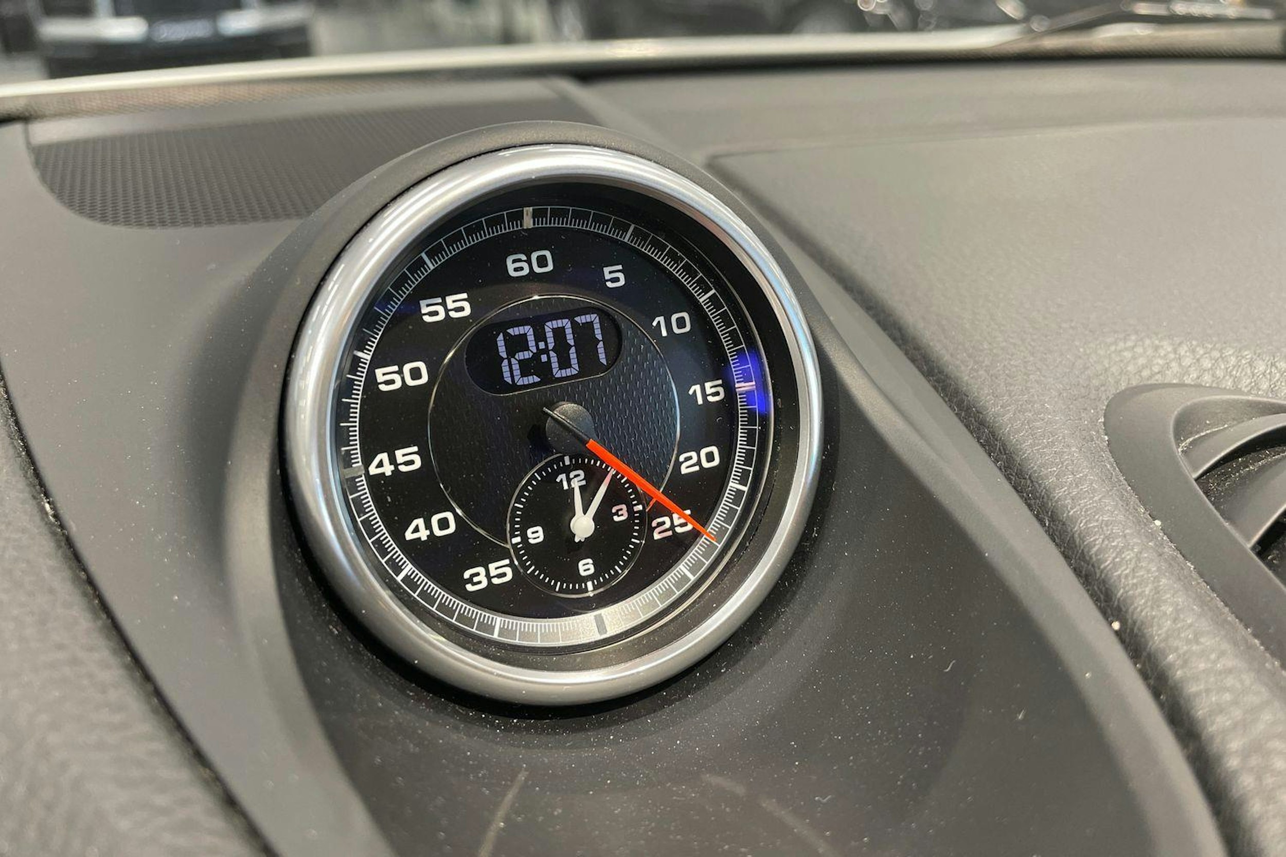 Valkoinen Porsche 718 2018 kuva 10.