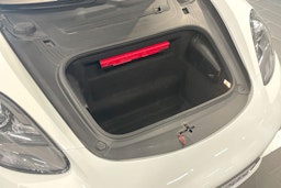 Valkoinen Porsche 718 2018 kuva 12.