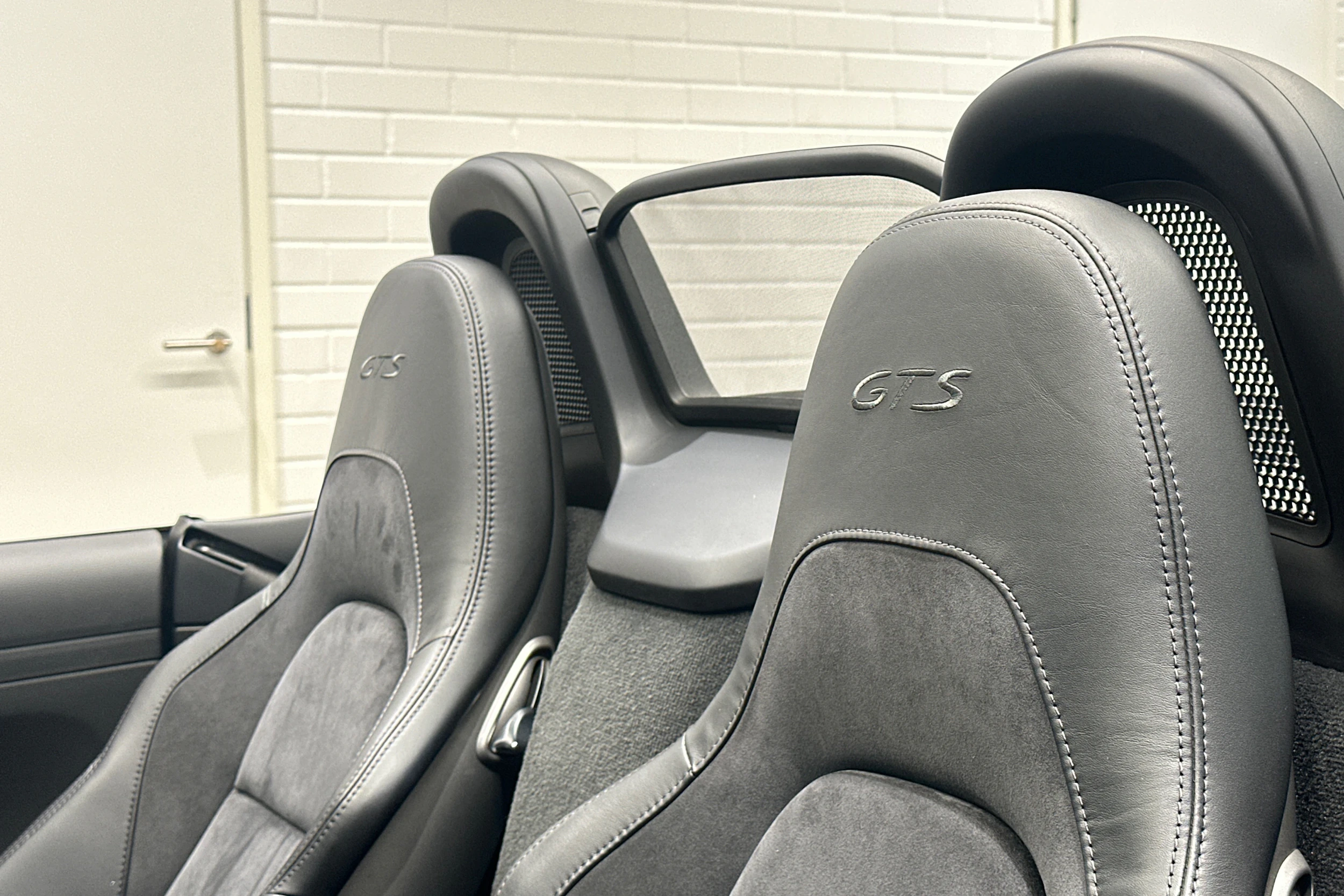 harmaa Porsche 718 2019 kuva 16.