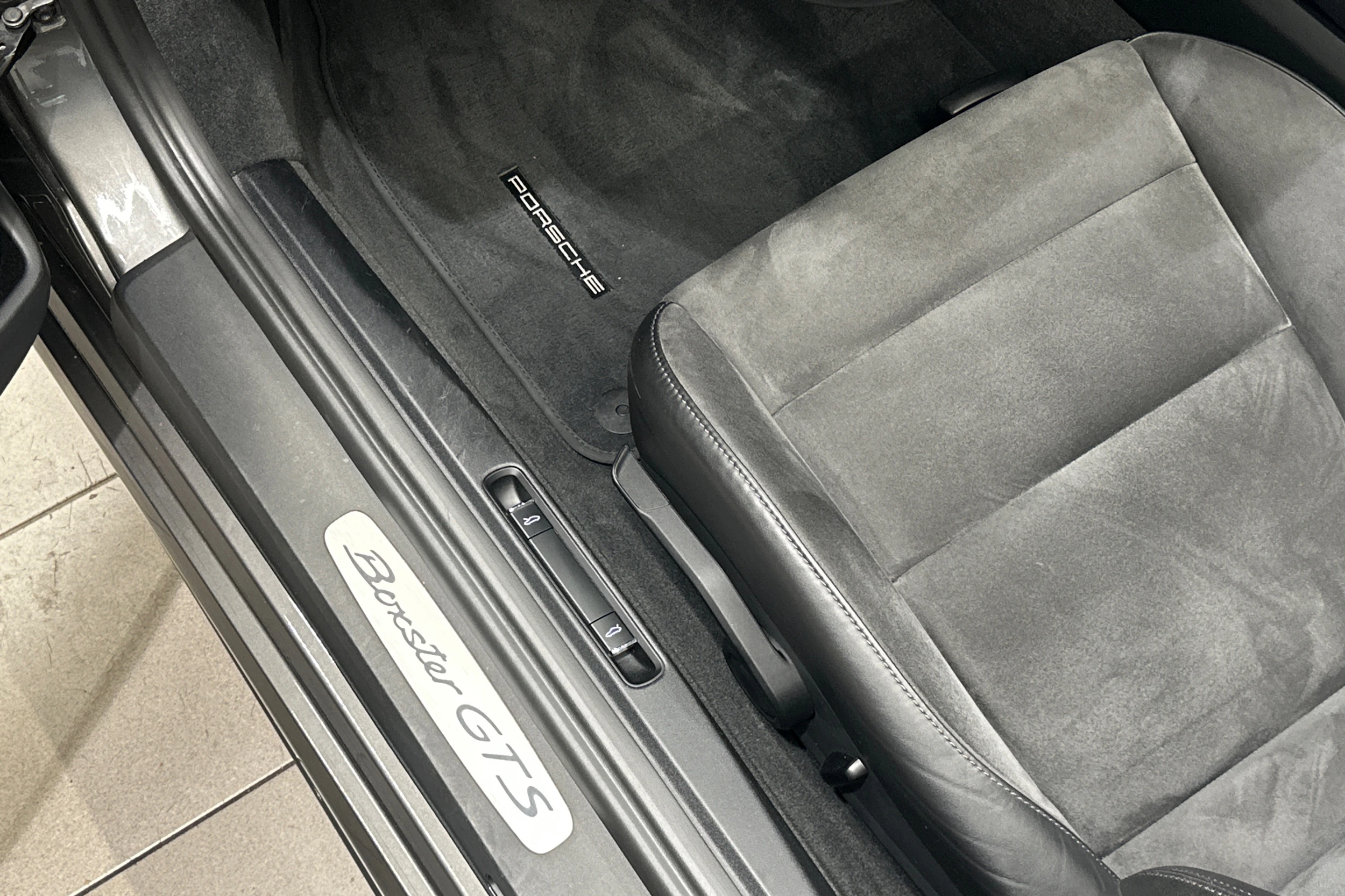 harmaa Porsche 718 2019 kuva 17.