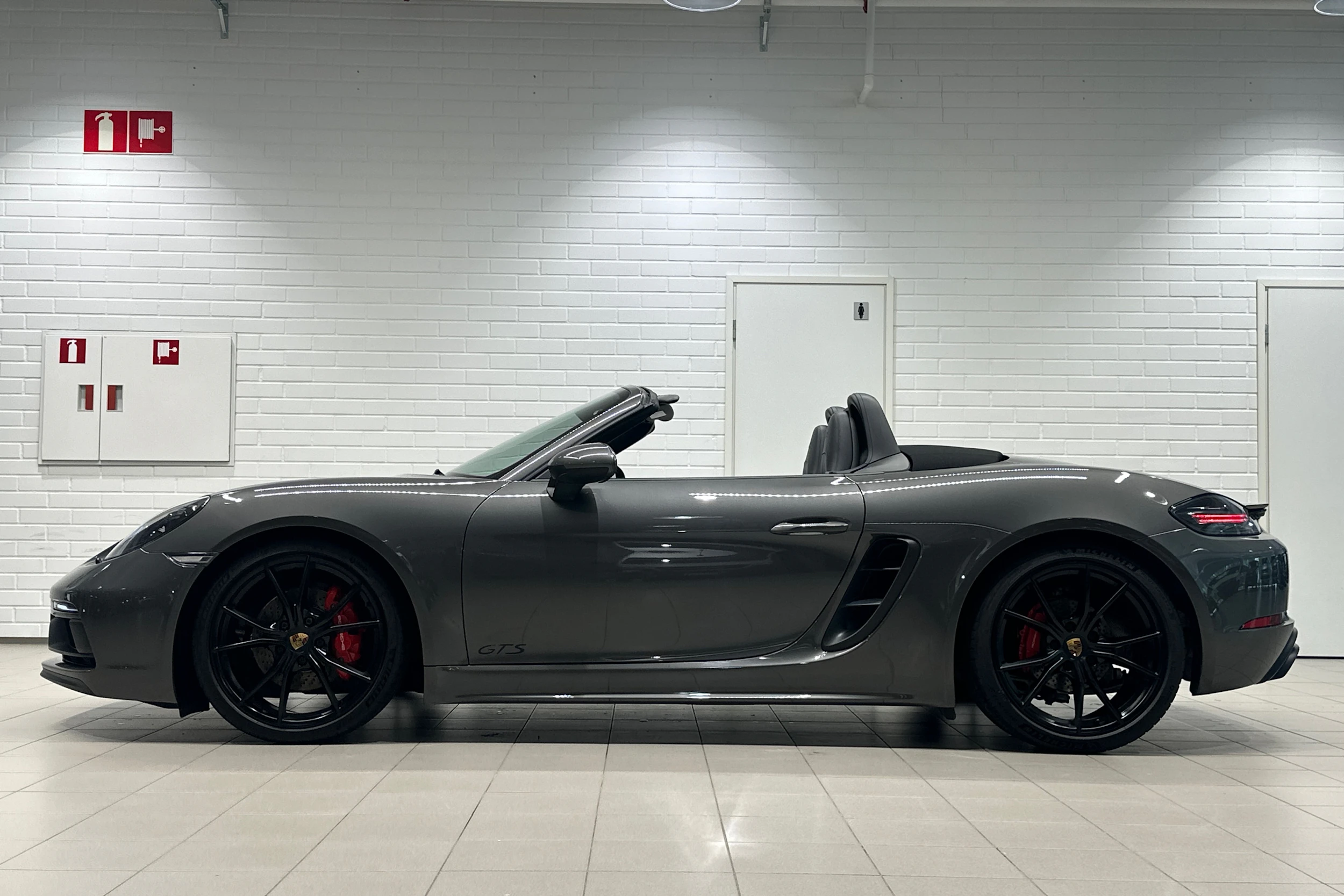 harmaa Porsche 718 2019 kuva 18.