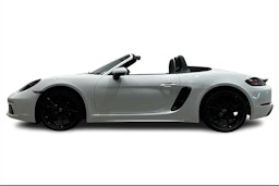 valkoinen Porsche 718 2024 kuva 5.