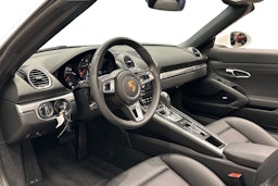 valkoinen Porsche 718 2024 kuva 6.