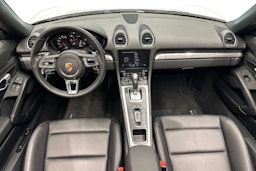 valkoinen Porsche 718 2024 kuva 7.