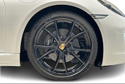 valkoinen Porsche 718 2024 kuva 8.